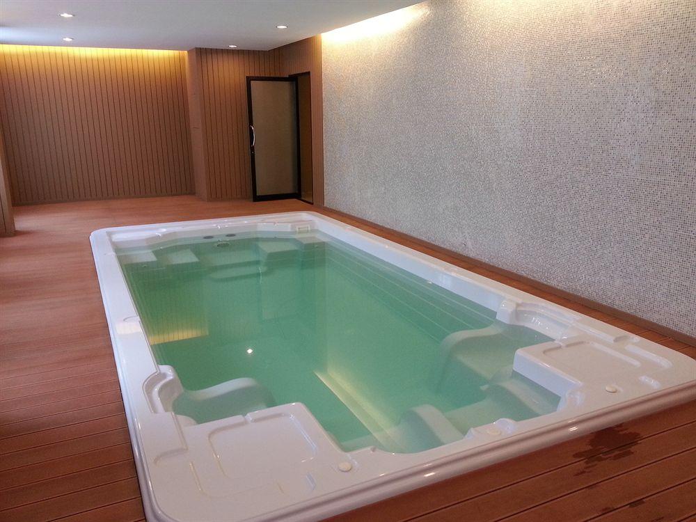 Vista Piscina Sriracha Orchid