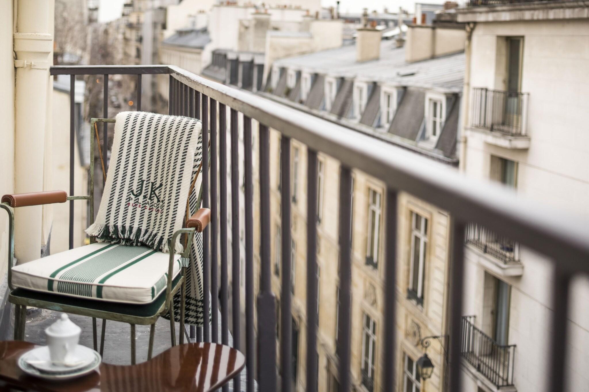 Vista Exterior J.K. Place Paris