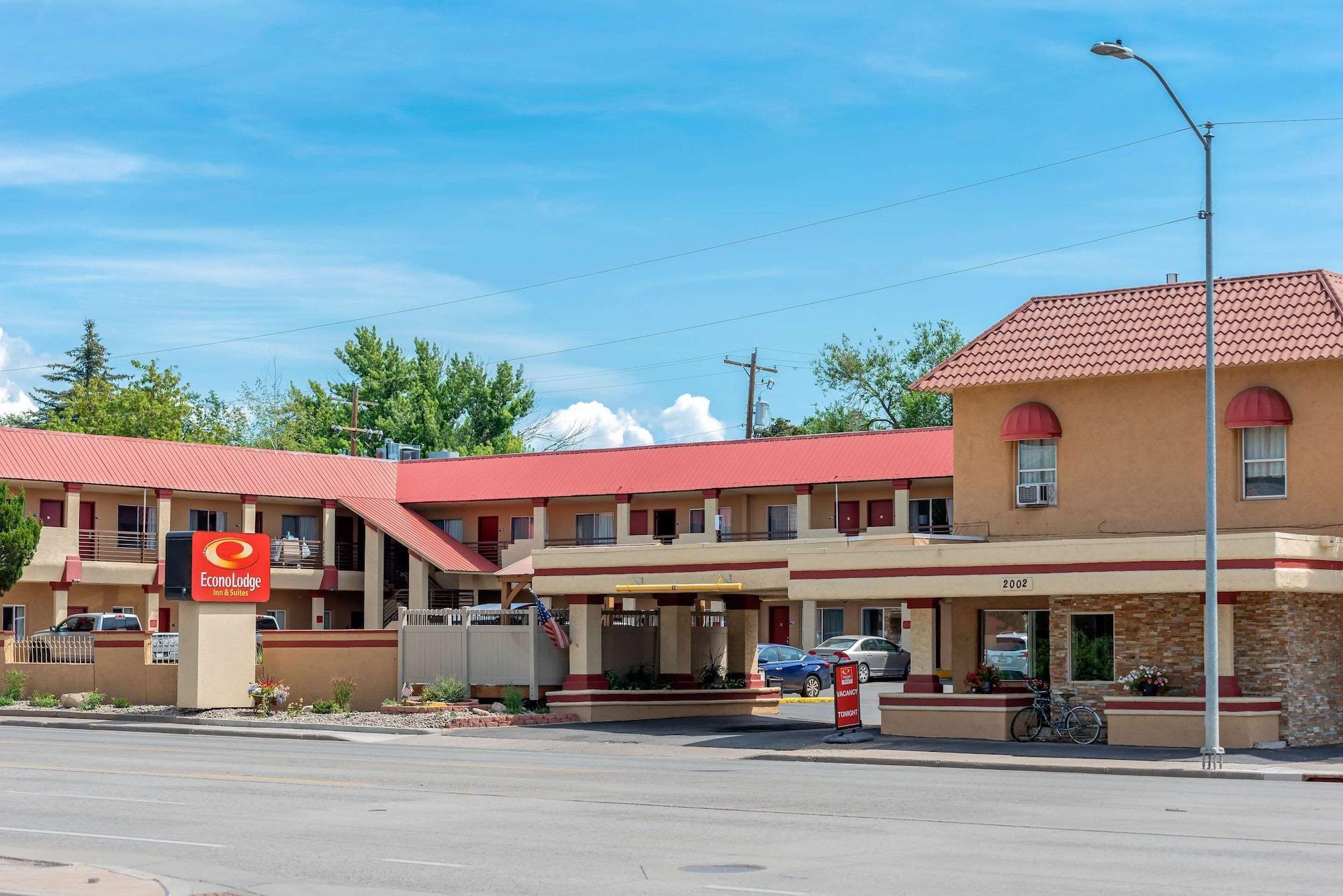 Vista Exterior Econo Lodge Inn & Suites Durango
