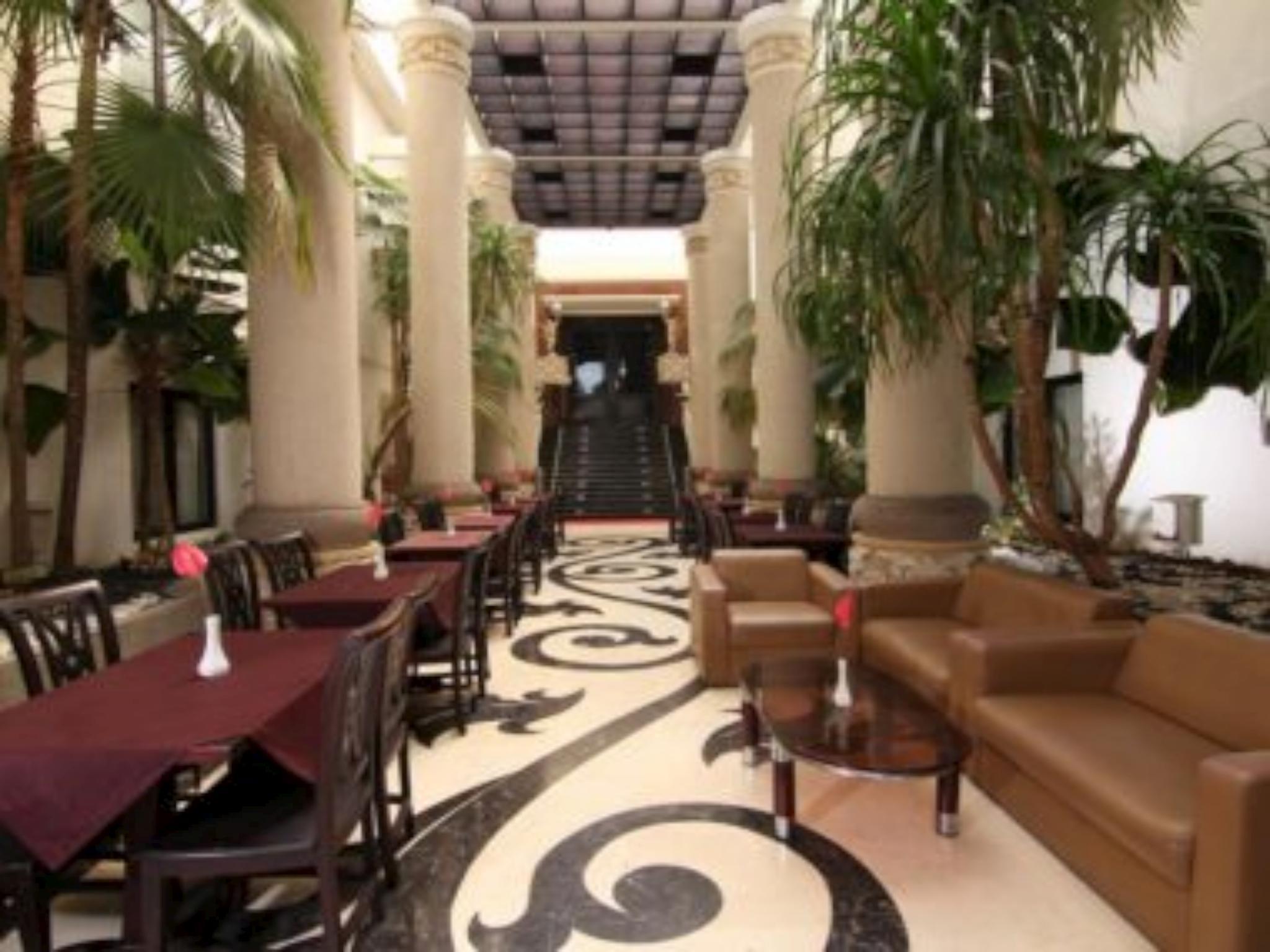 Vista Lobby Ollino Garden Hotel