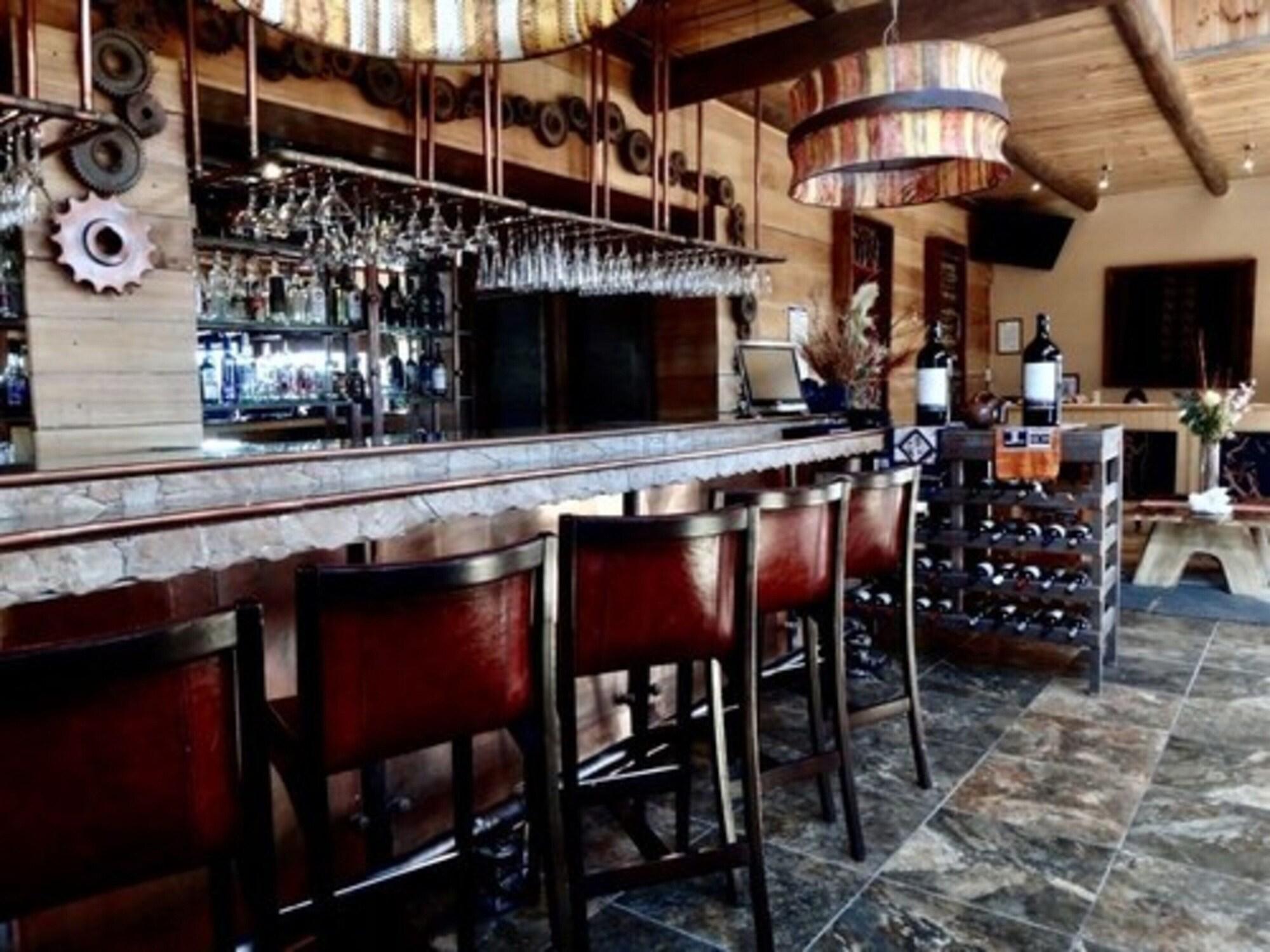 Bar/Salón Noi Borde Loa