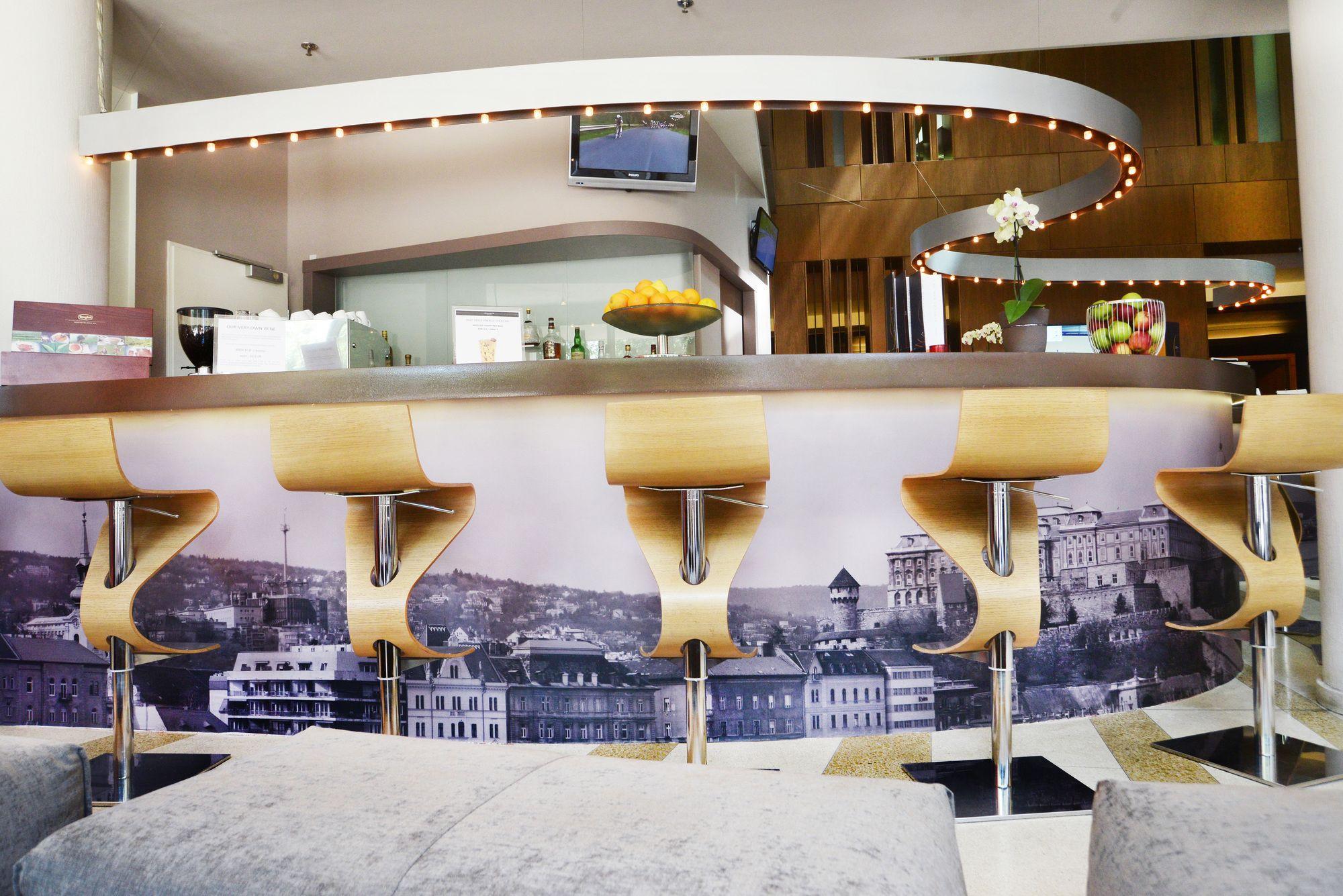 Bar/Salón Leon Hotel & Lounge