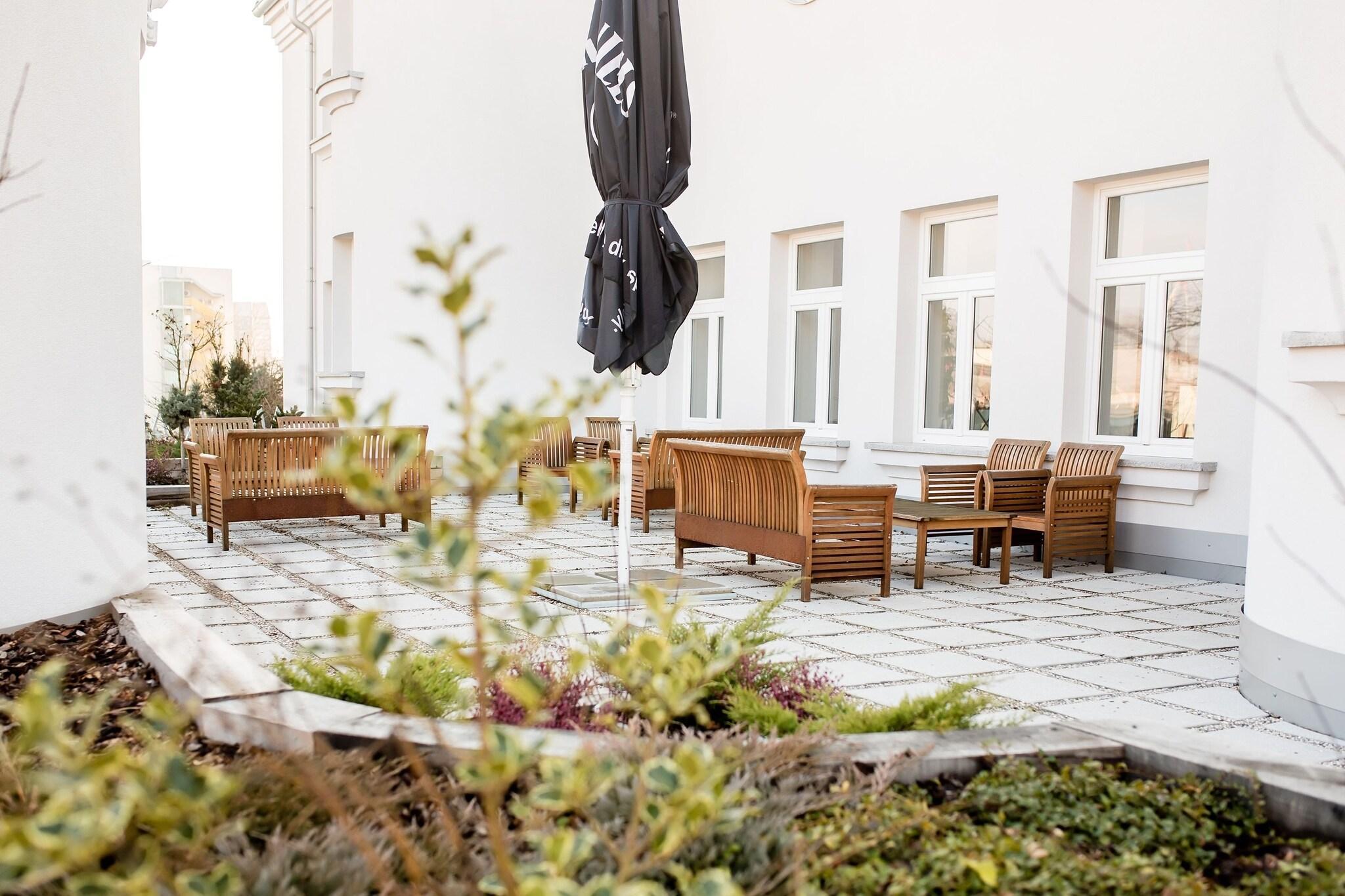 Varios WH Apartments