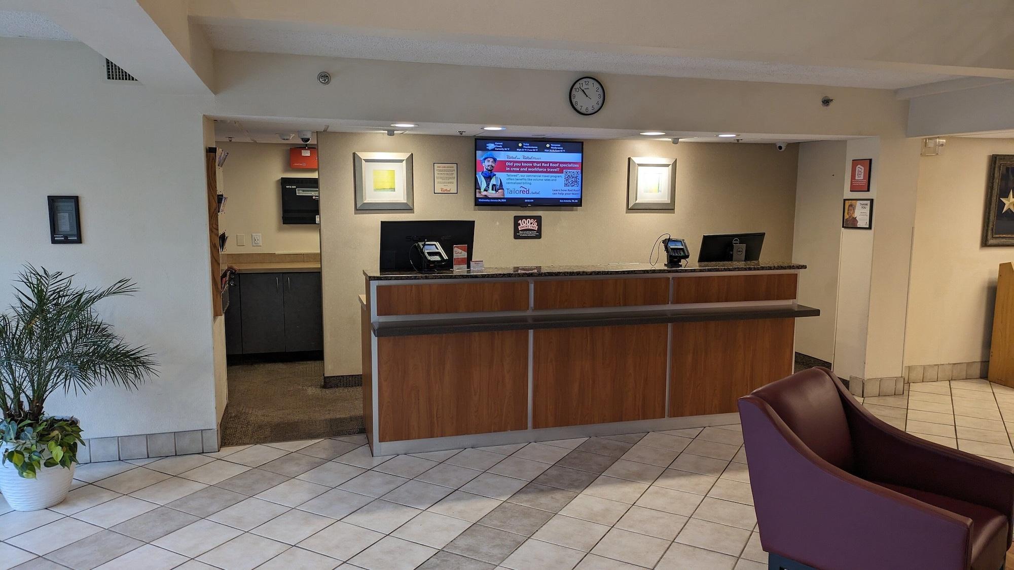 Vista Lobby Red Roof Inn San Antonio - Airport