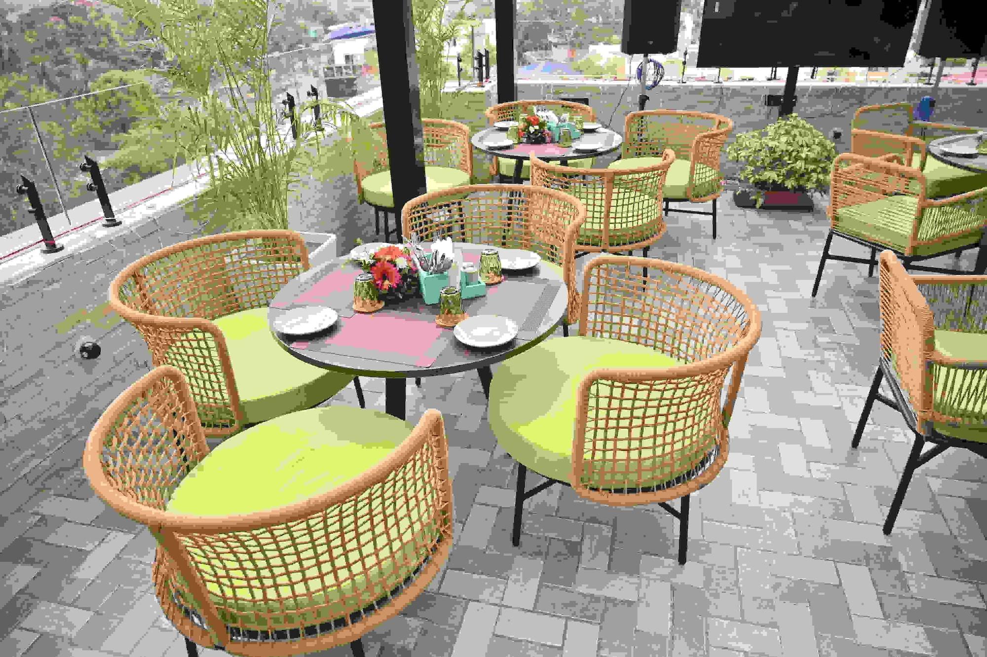 Restaurant Heavens Garden Emire
