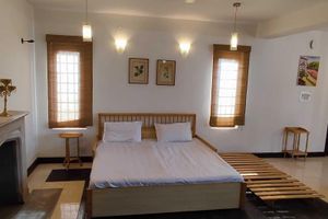 Alojamiento - Peaceful Pine Glade Cottage with fireplaces, lawn, & WiFi - near Bhimtal
