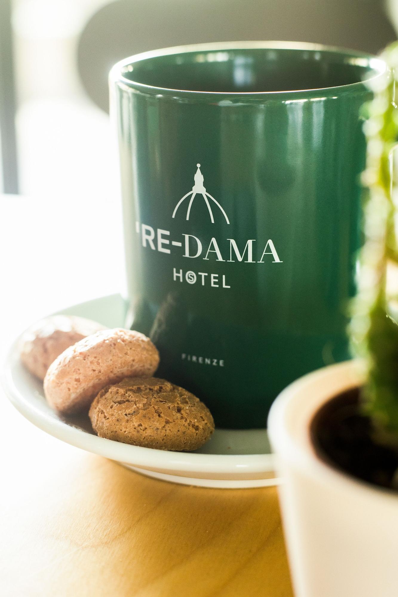 Bar/Salón 'Re-Dama Hostel