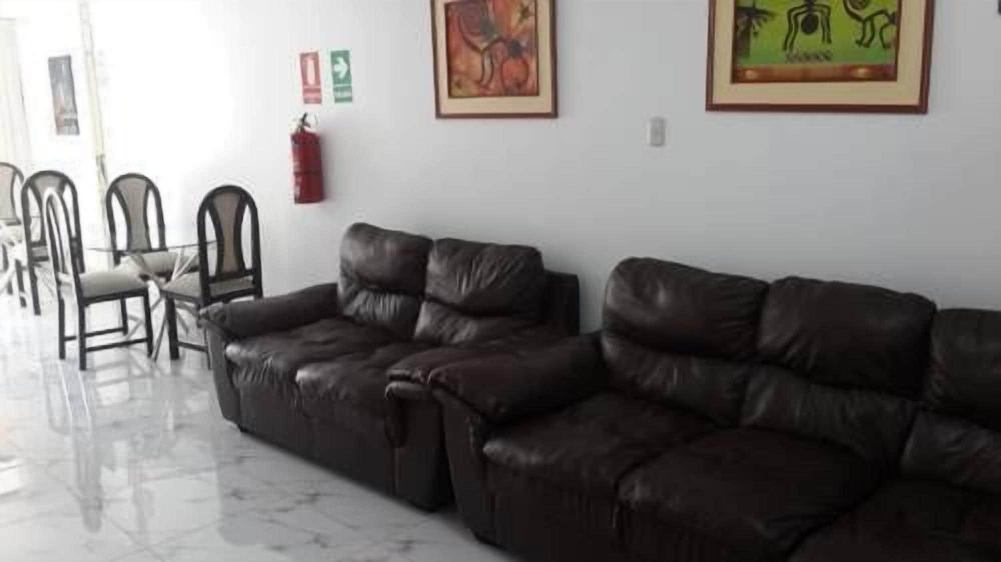 Vista Lobby Hostal El Condado