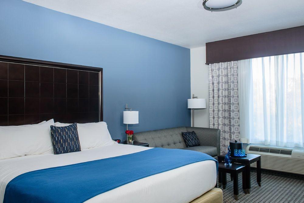 Guest room Holiday Inn Express & Suites Austin NW - Arboretum Area