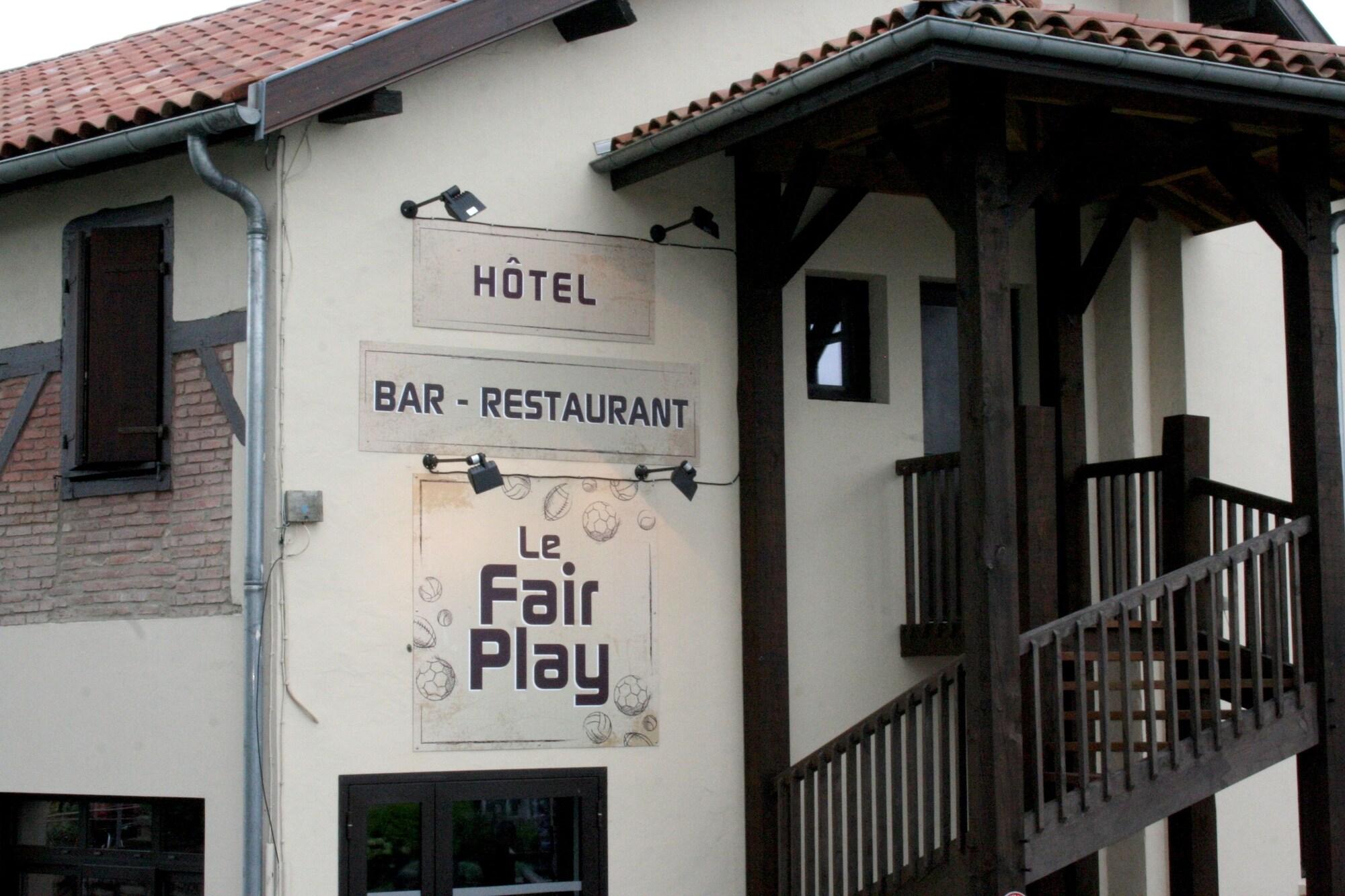 Vista Exterior Logis Hôtel Le Fair Play