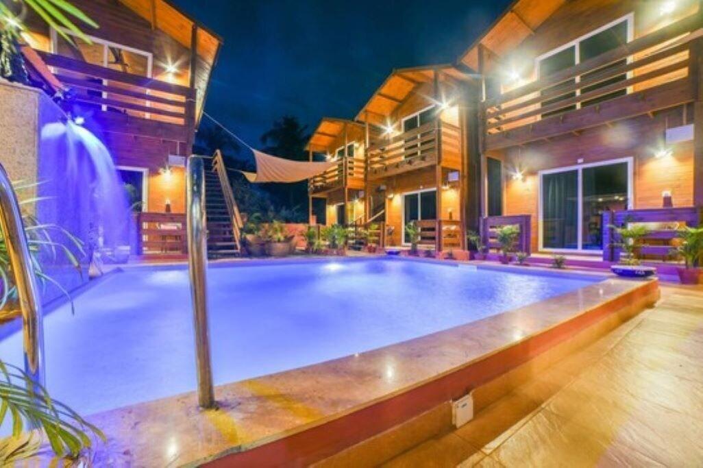 Comodidades del Alojamiento The Emerald Morjim