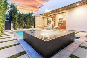 Alquiler Vacacional - Luxe Weho Villa, Walk to Melrose Ave, Pool + Hot Tub North Vista by Avantstay