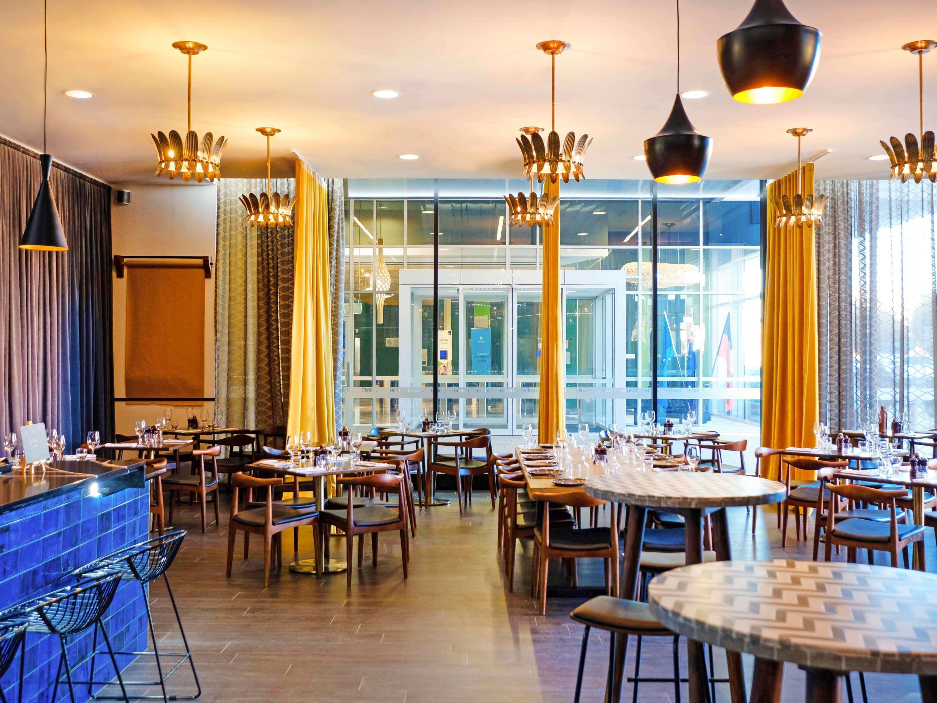 Vista Exterior Mantra Albury Hotel