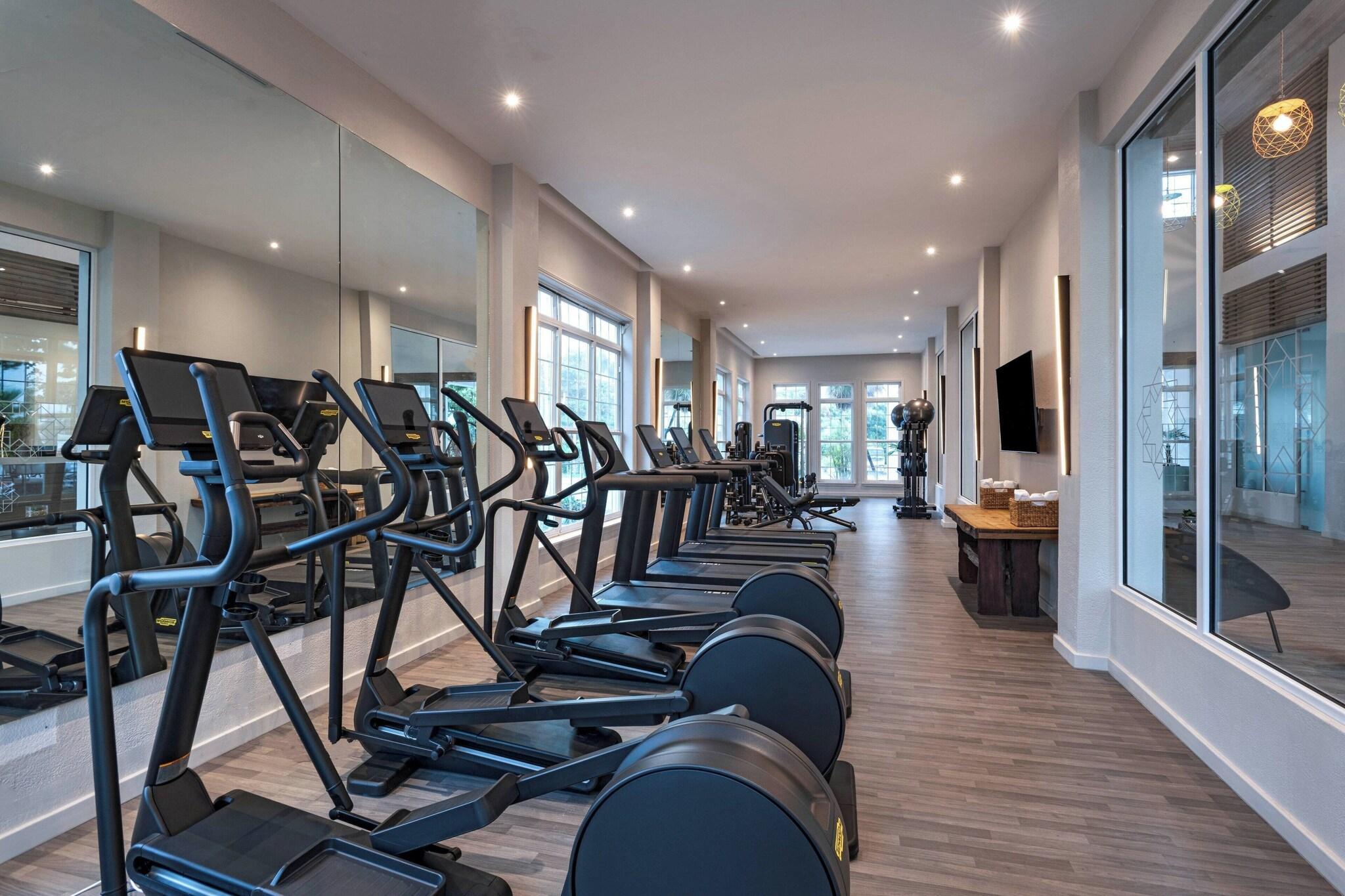 Gimnasio Alaia Belize, Autograph Collection