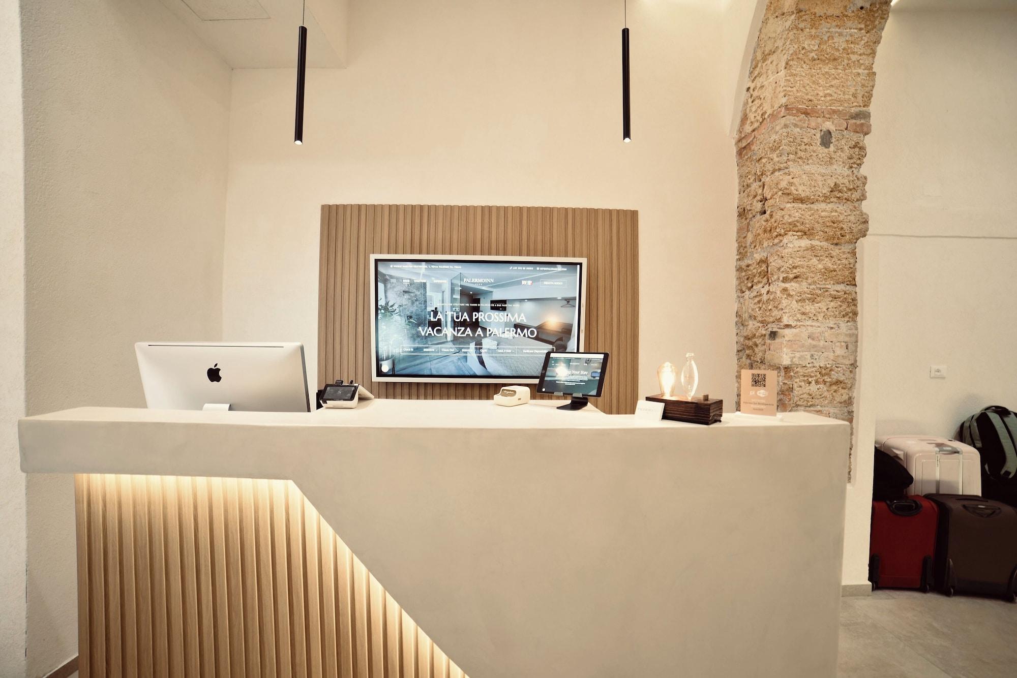 Vista Lobby Exclusive Rooms at Boutique Arte