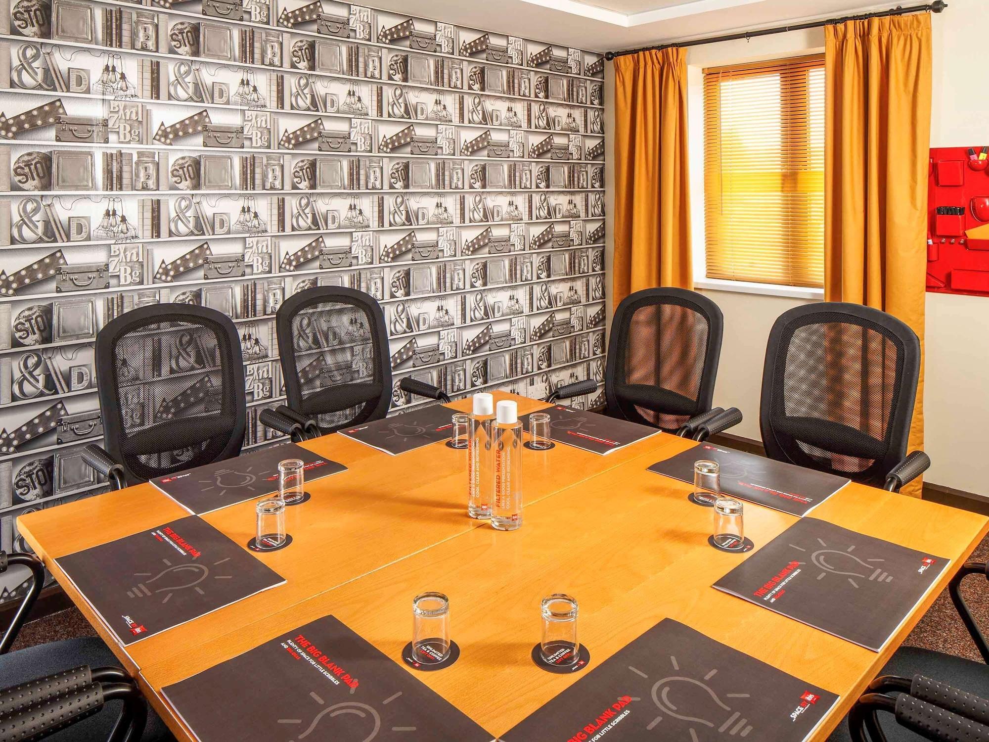 Sala de Reuniones ibis Lincoln