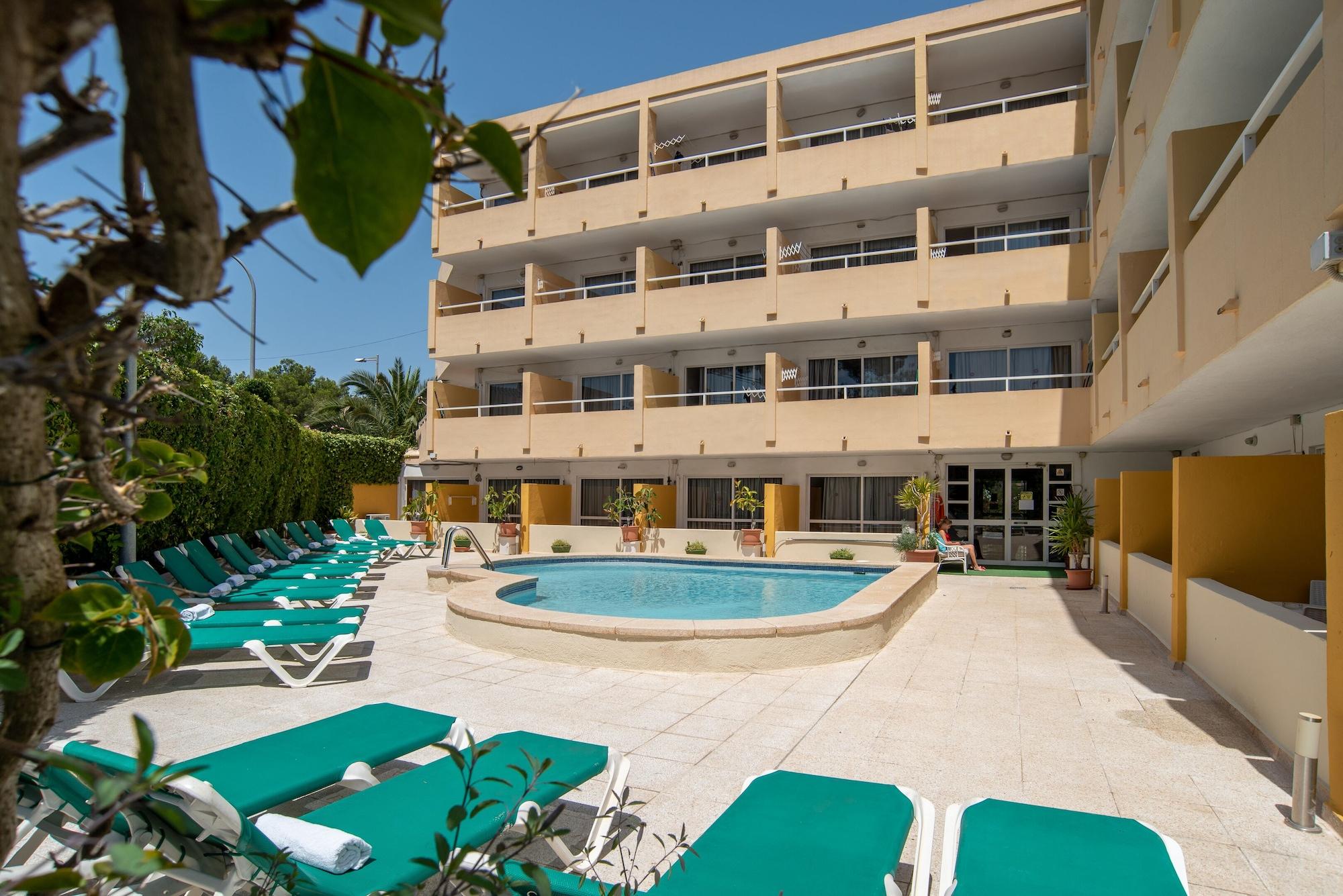 Vista Piscina Alper Apartments