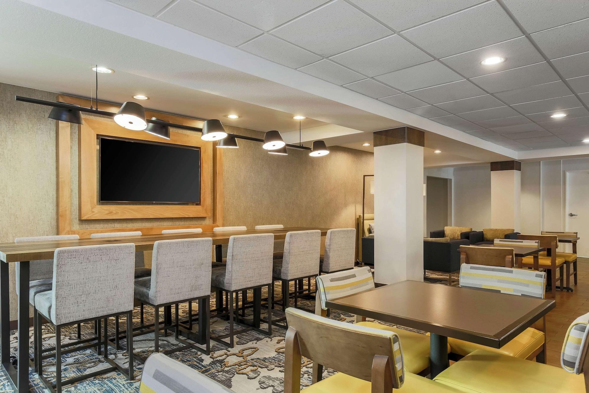 Vista Lobby Hampton Inn & Suites Denver Tech Center