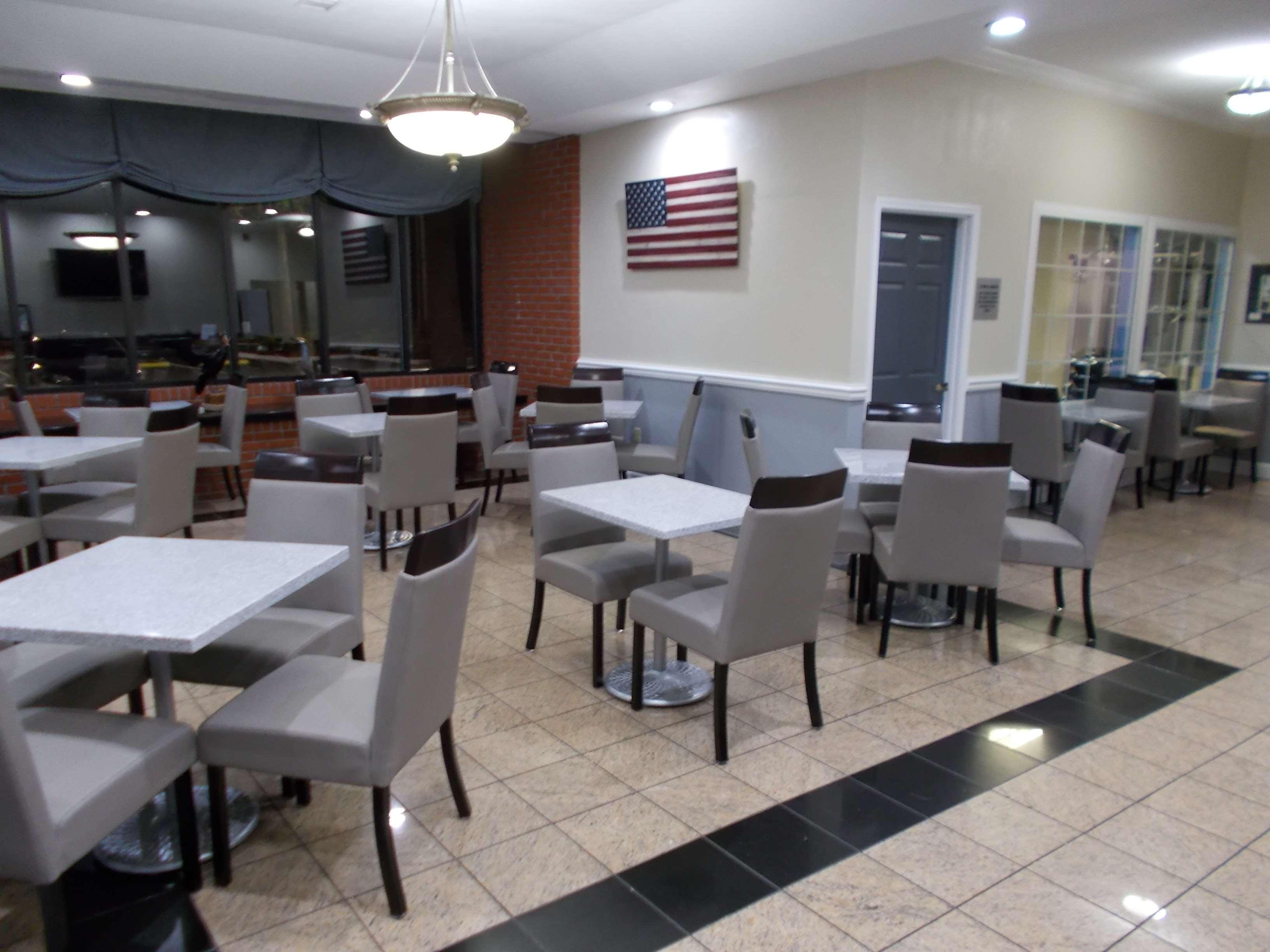 Restaurant SureStay Plus Hotel by Best Western St Marys Cumberland