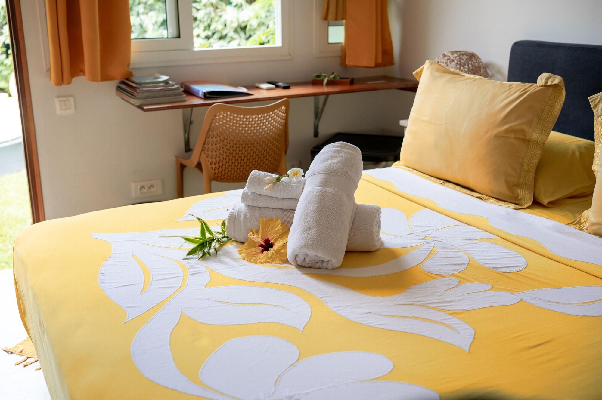 Varios Manaeva Lodge