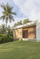 Alquiler Vacacional - Sleek and spacious palatial family-style villa with a large garden