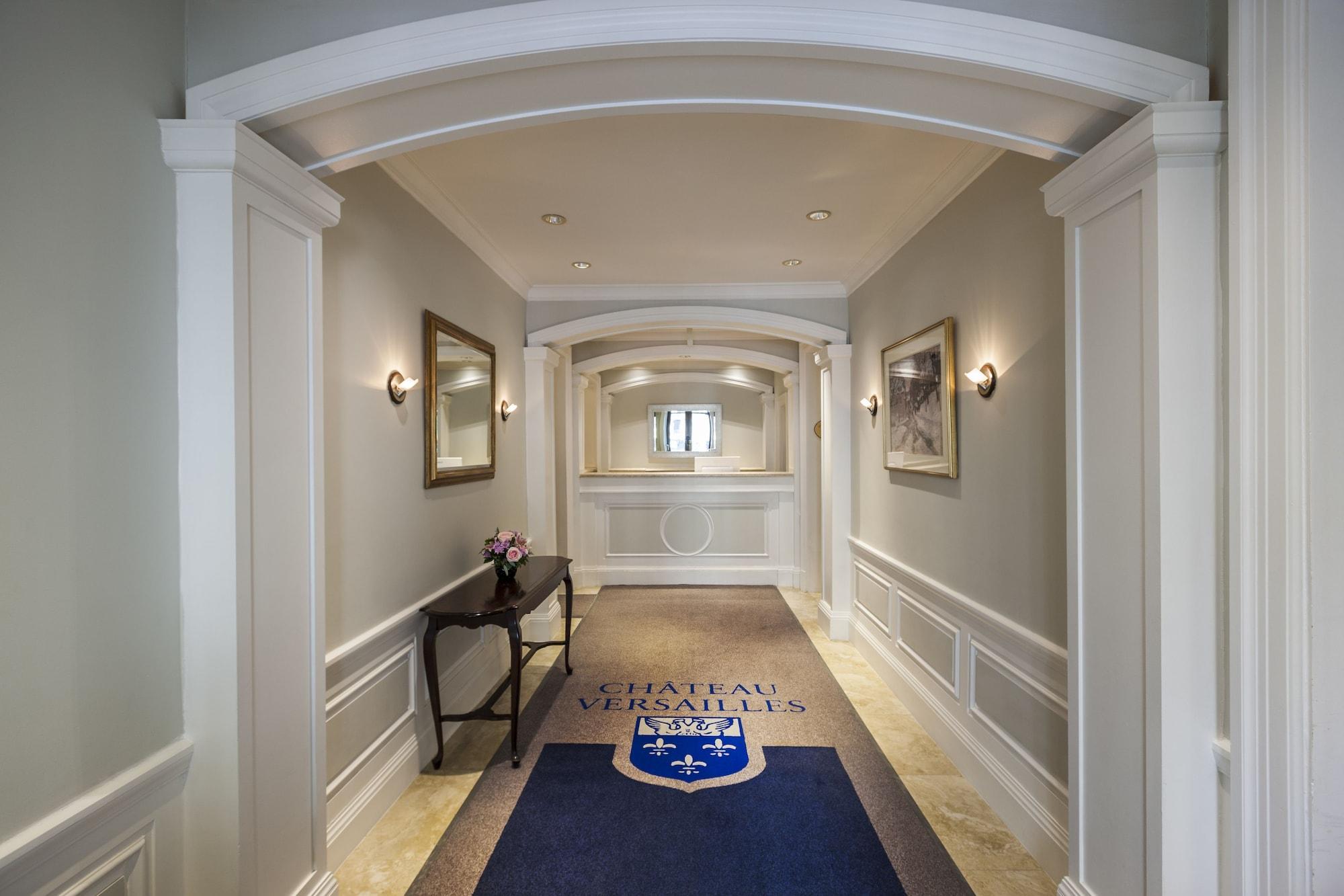 Vista Lobby Chateau Versailles