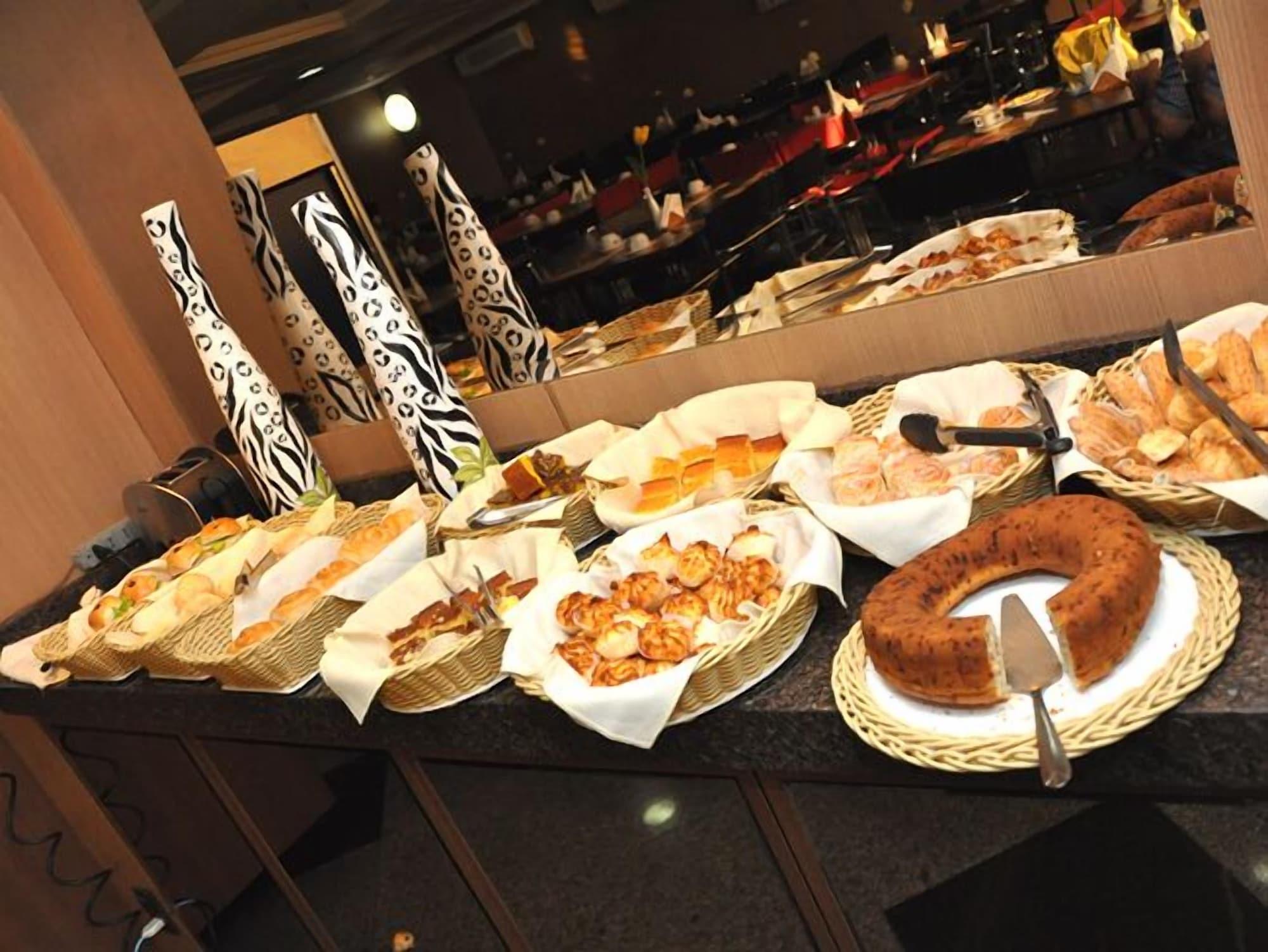 Restaurant Crystal Plaza Hotel