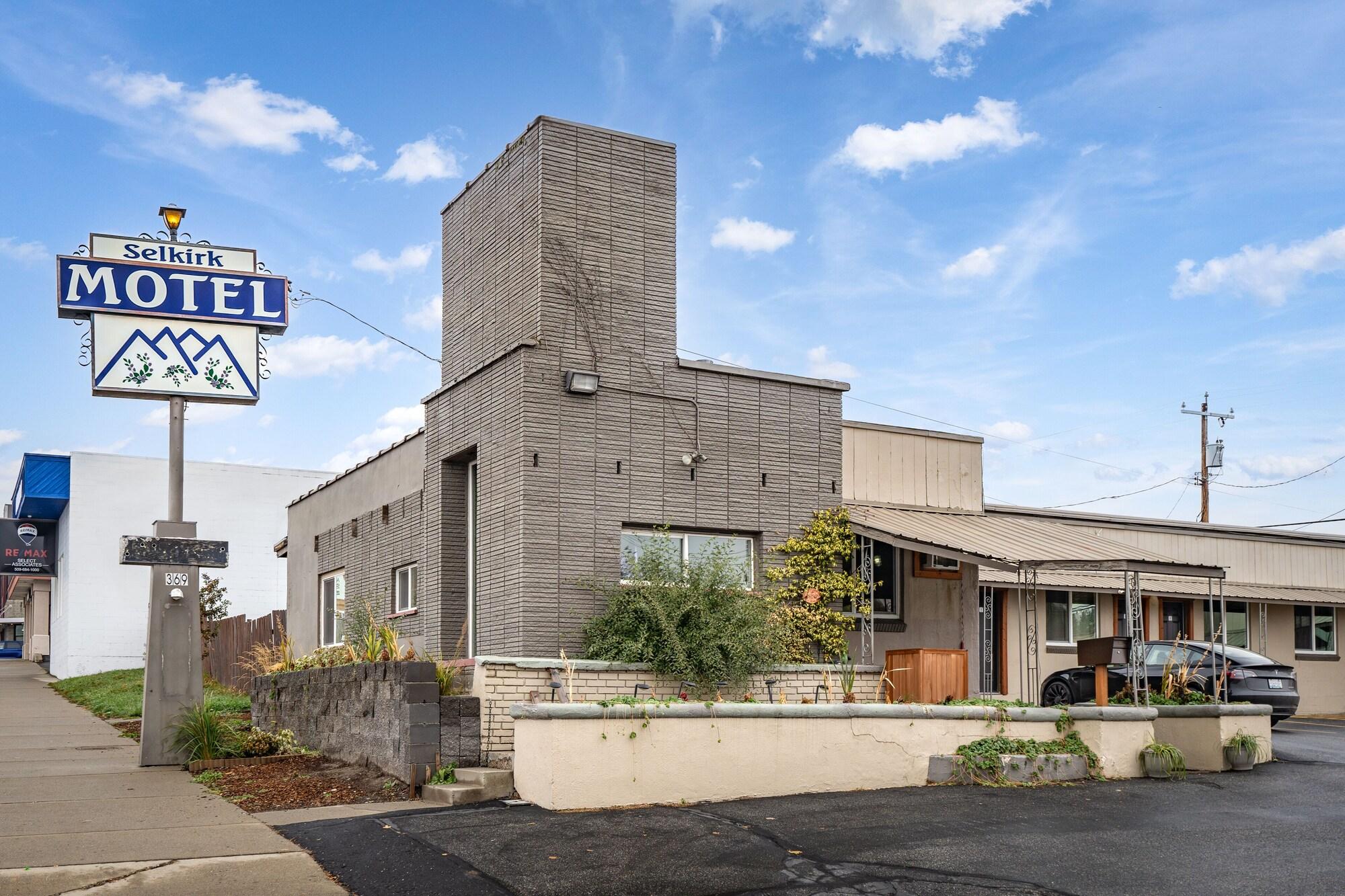 Varios Selkirk Motel