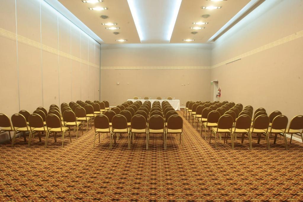 Sala de Reuniones Howard Johnson by Wyndham Rio Cuarto Casino