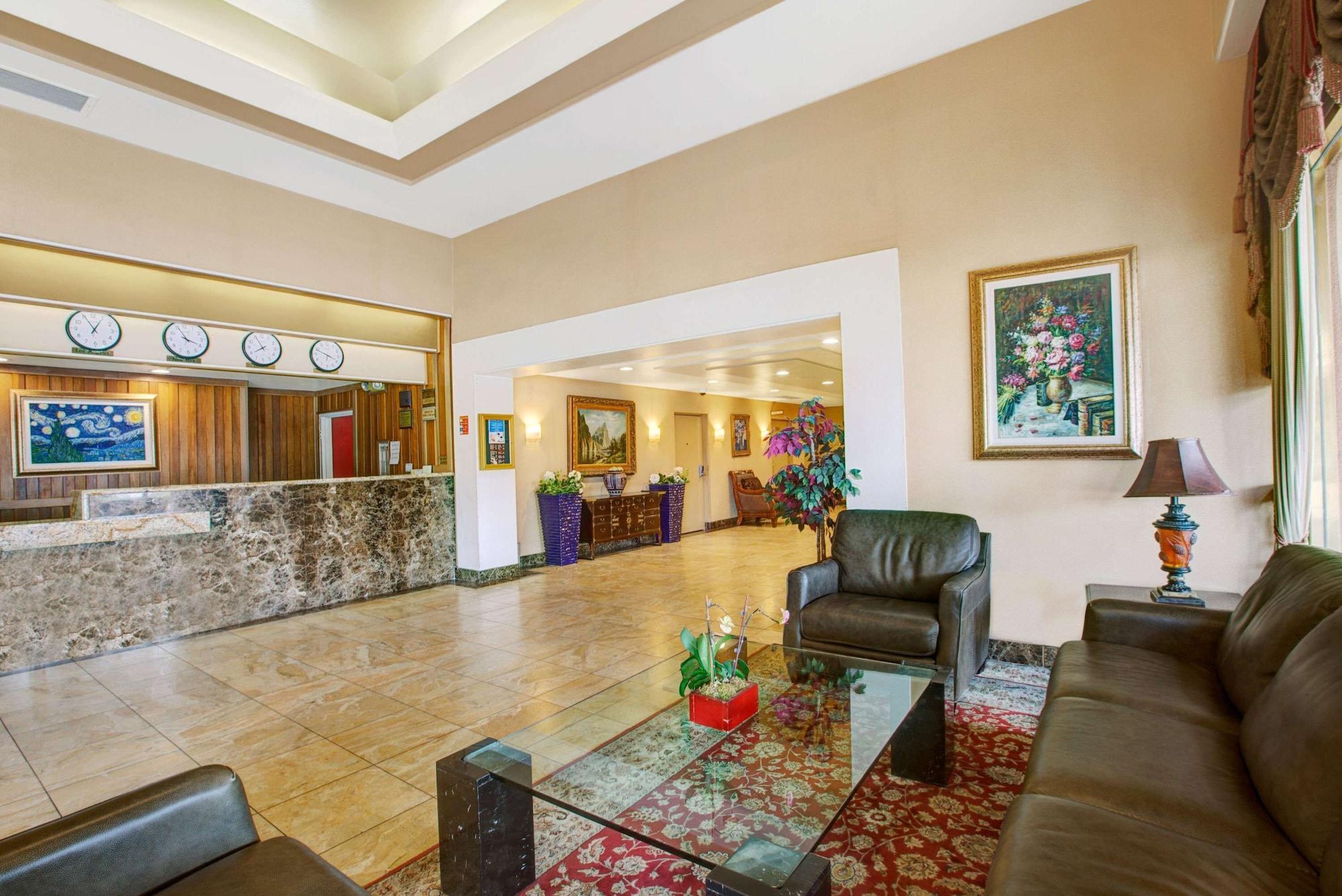 Vista Lobby Ramada by Wyndham Hawthorne LAX / LA Stadium