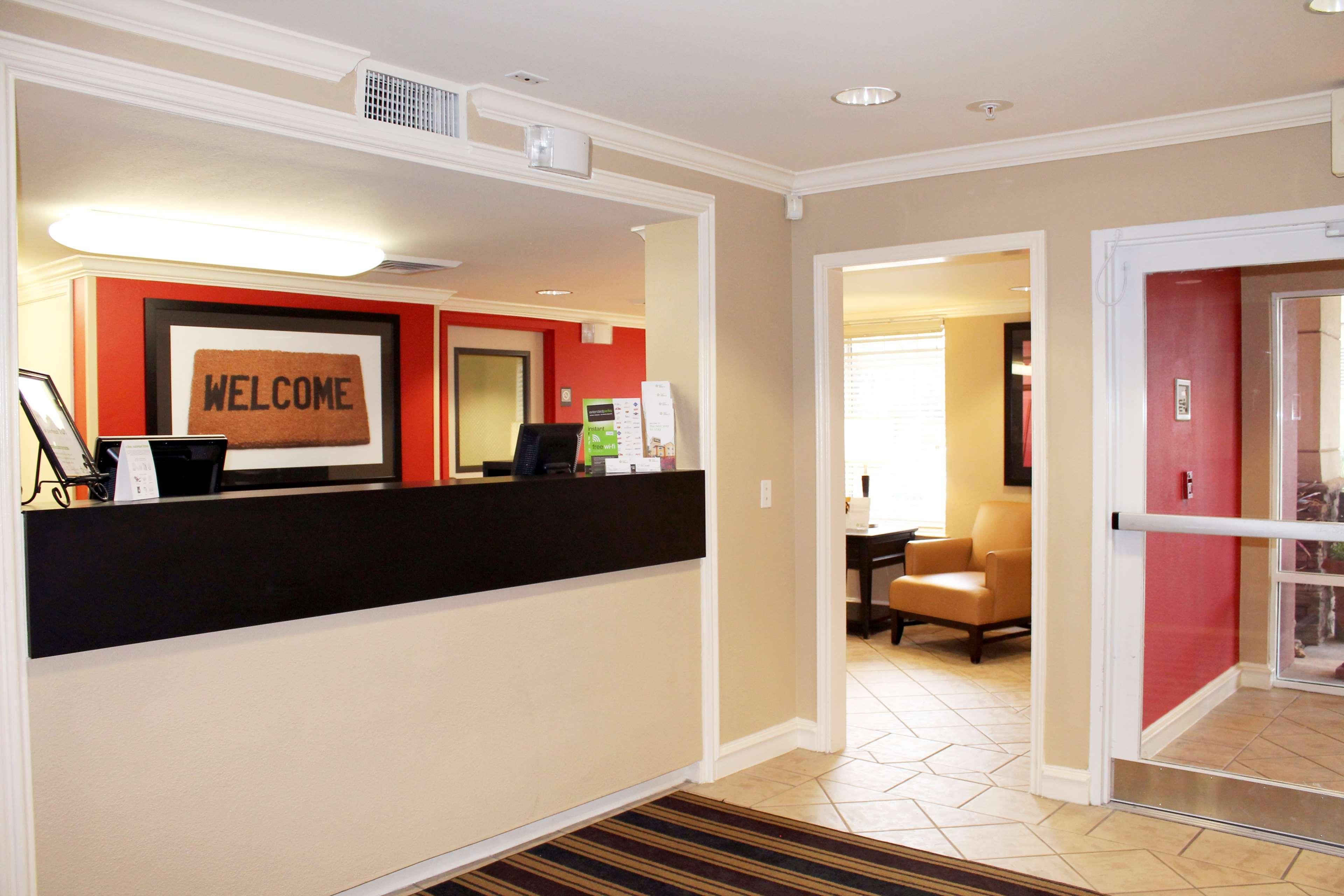 Vista Lobby Extended Stay America Suites Milwaukee Brookfield