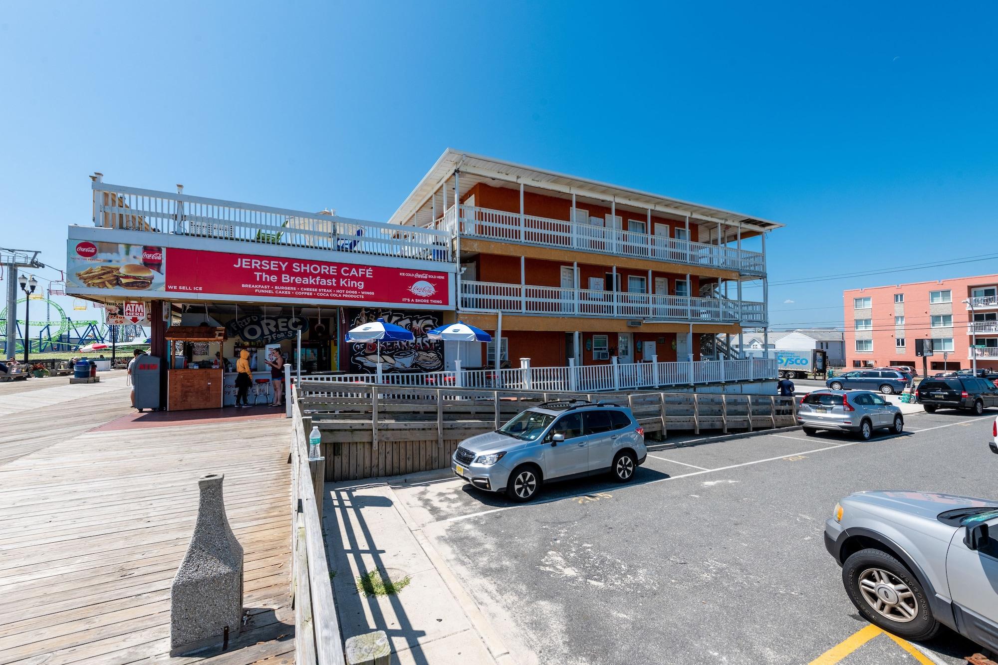 Restaurant Boardwalk Hotel Charlee & Beach House Rentals