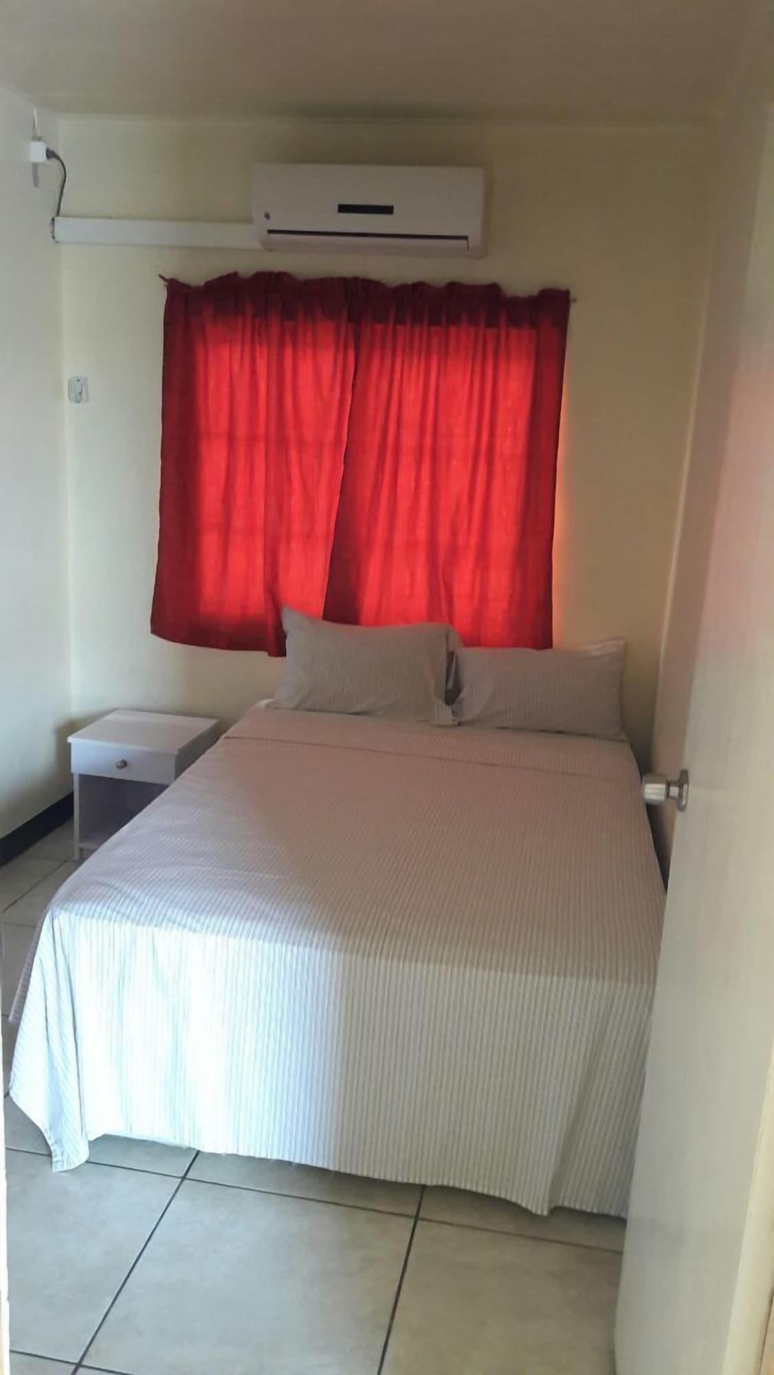 Habitación Hotel Bar Emergency 911