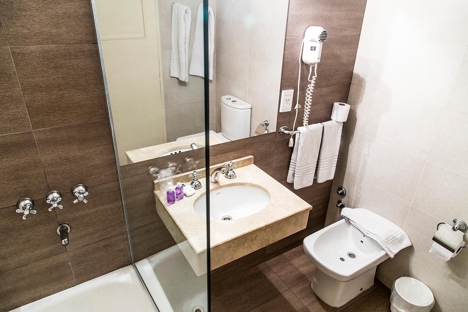 Baño Hotel Mendoza