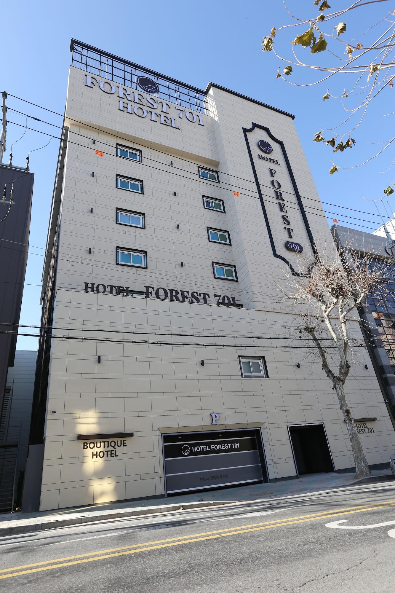 Vista Exterior Forest 701 Hotel