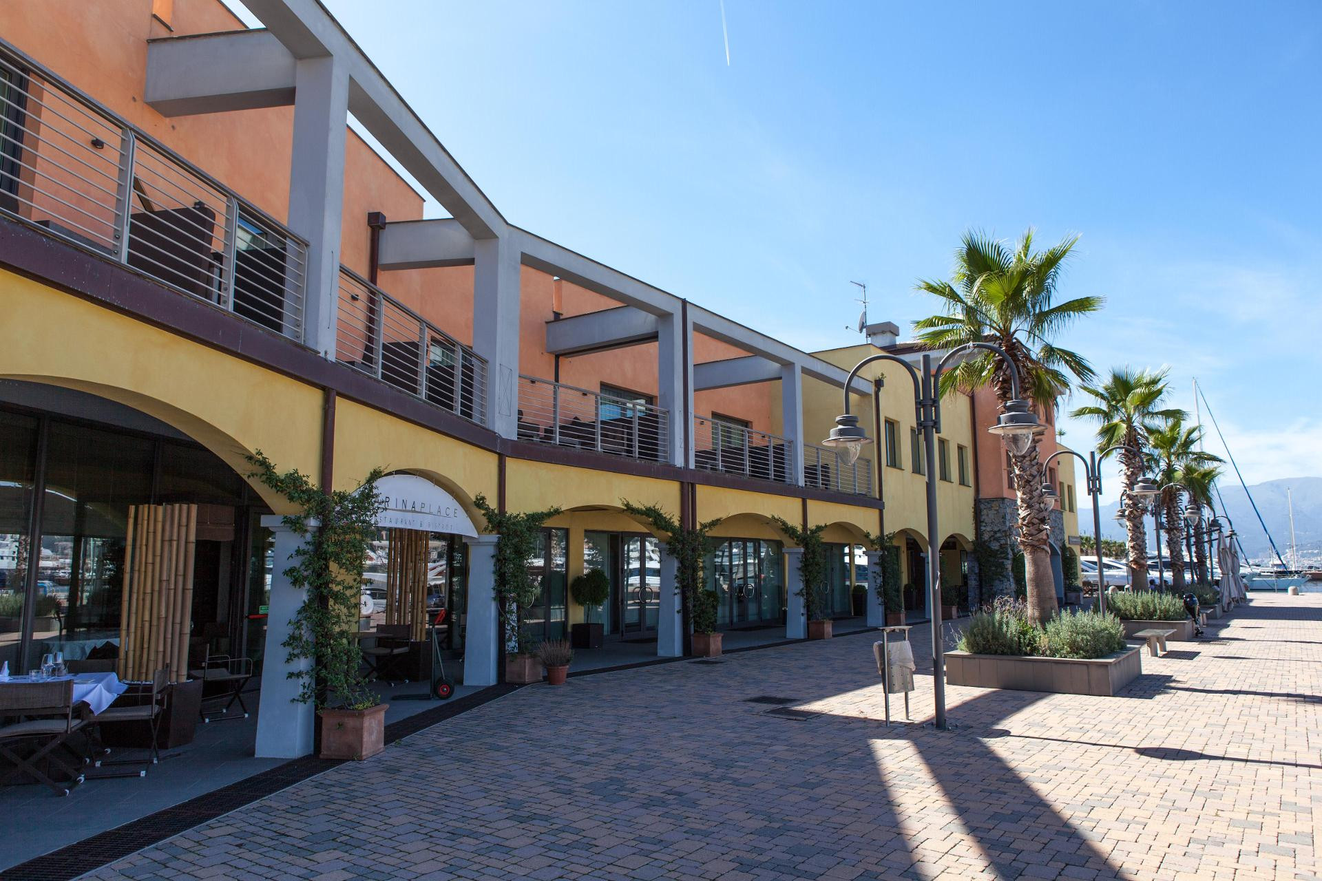 Vista Exterior Marina Place