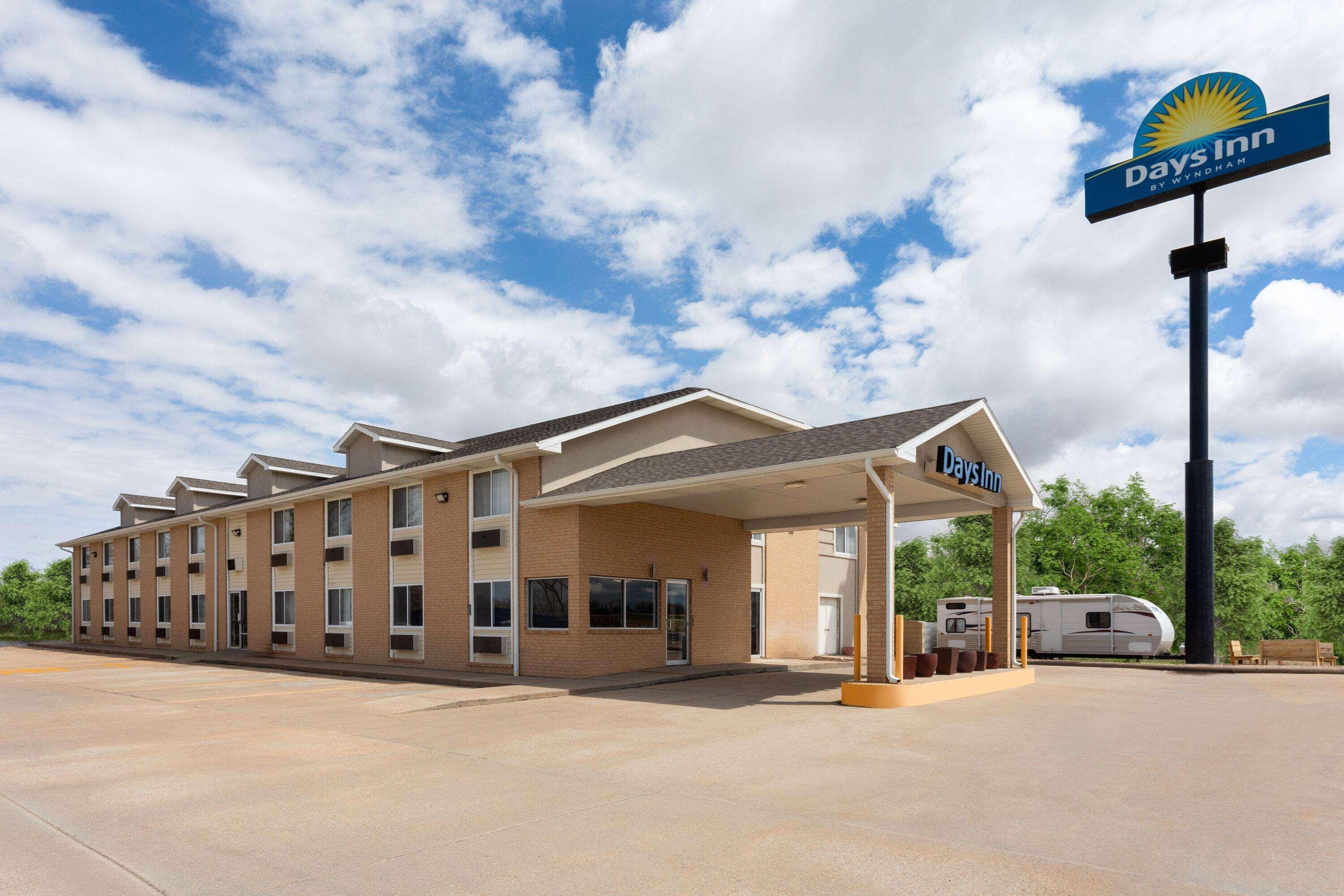 Vista Exterior Days Inn by Wyndham Ogallala