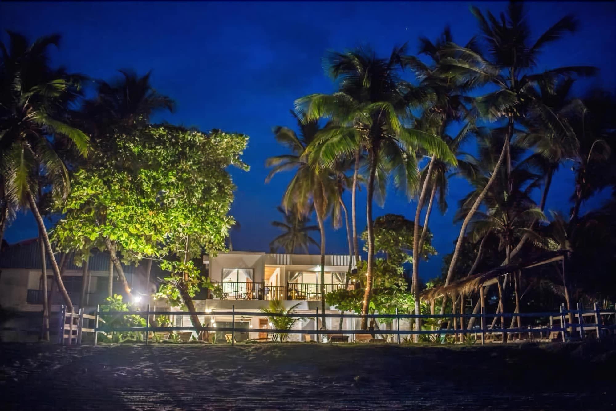 Varios Aáki Hotel