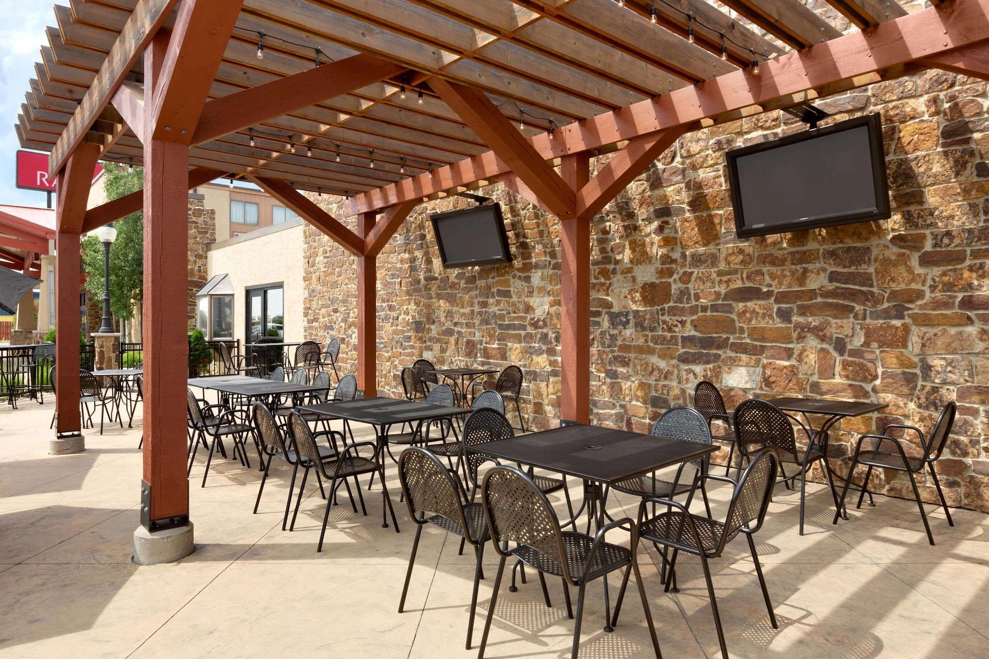 Vista Exterior Ramada by Wyndham Fargo