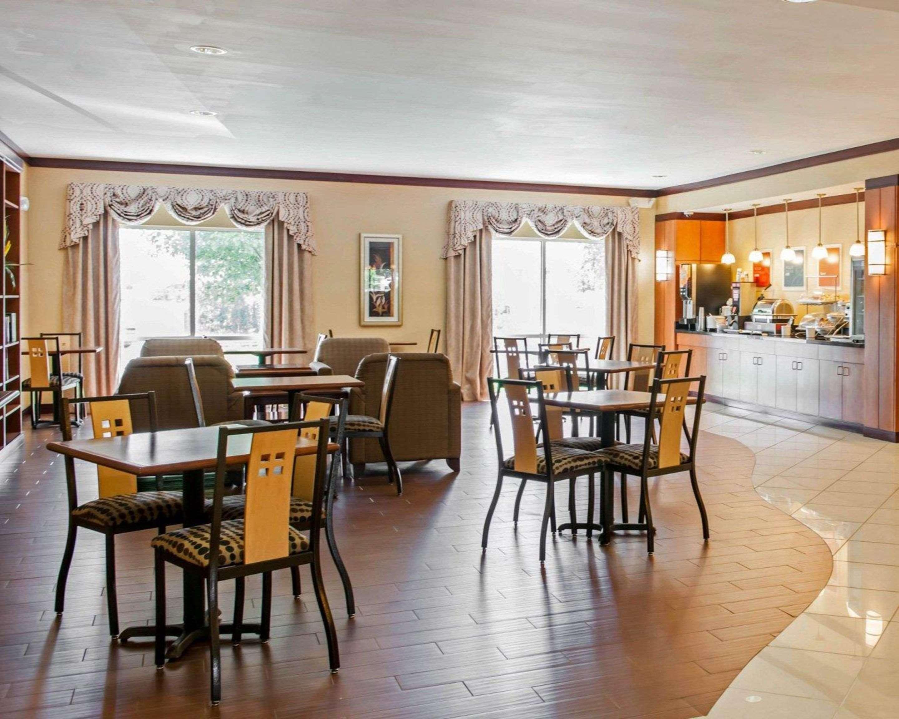 Restaurant Comfort Suites Southport