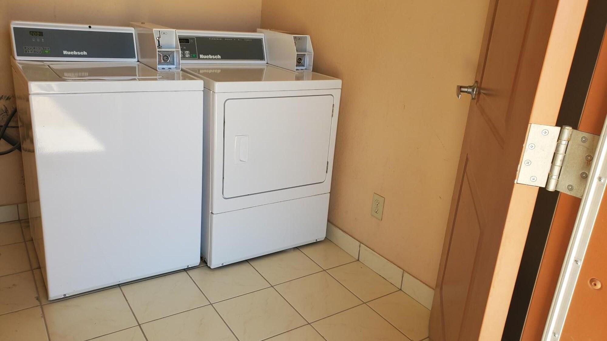 Comodidades del Alojamiento La Bonita Inn And Suites