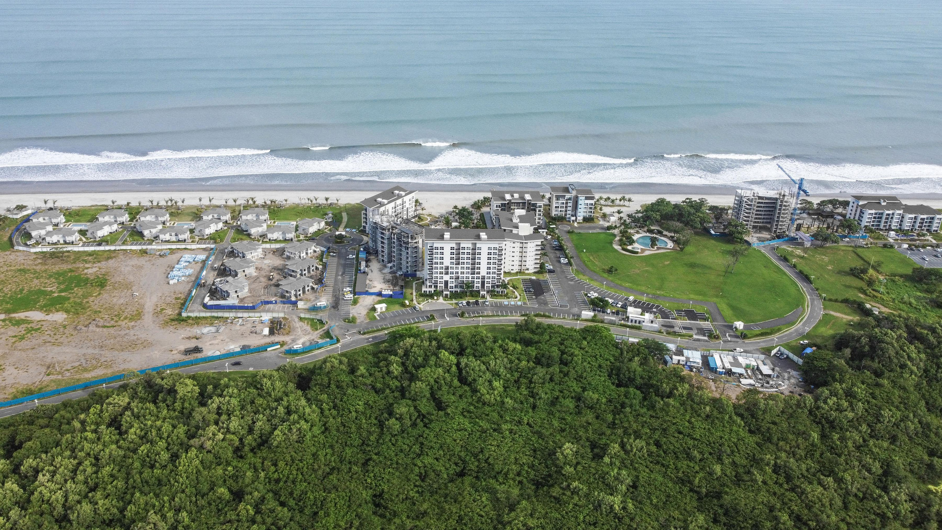 Vista Exterior Playa Caracol Residences Vacation Rental