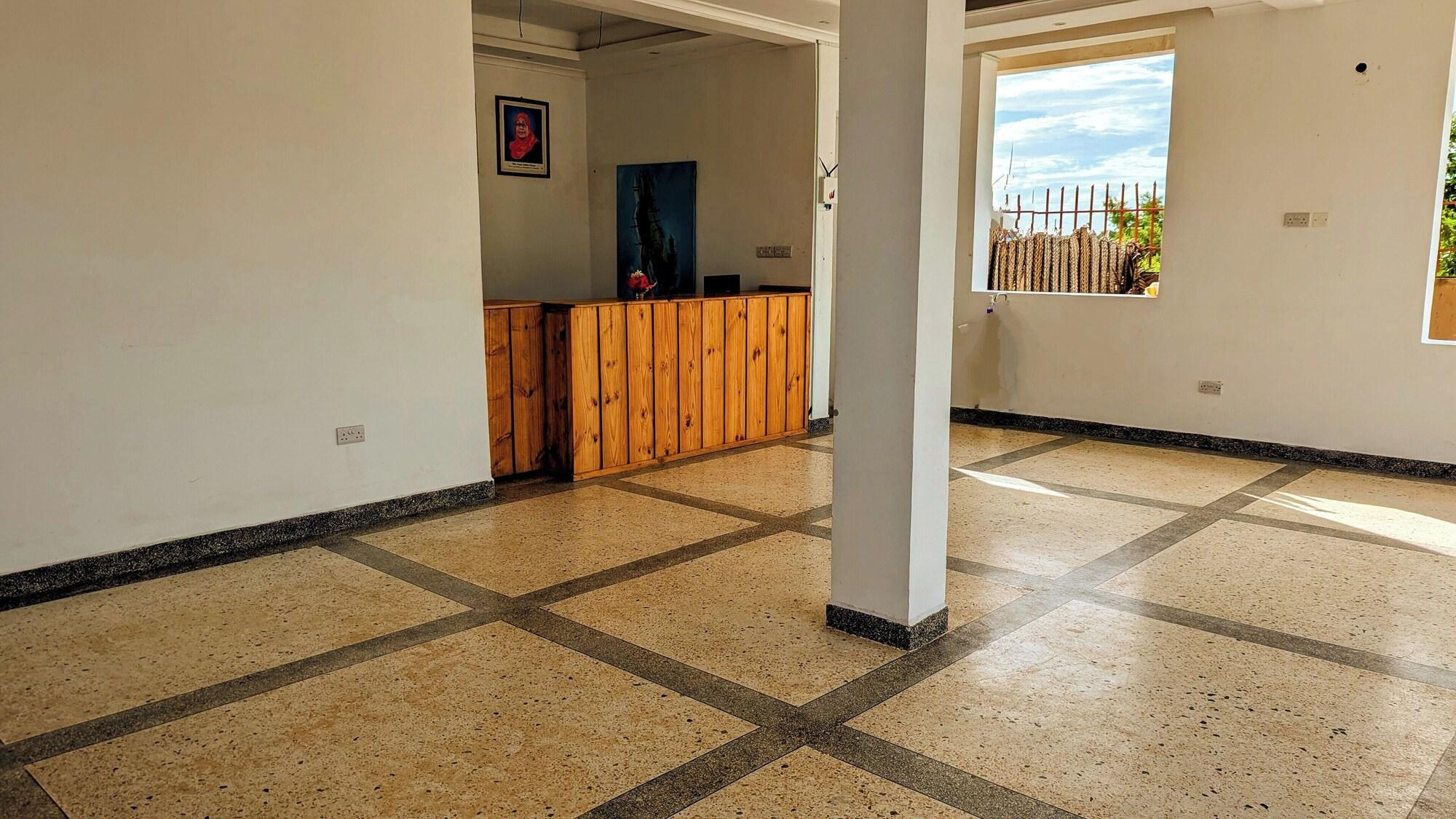 Vista Lobby Crown View Hotel