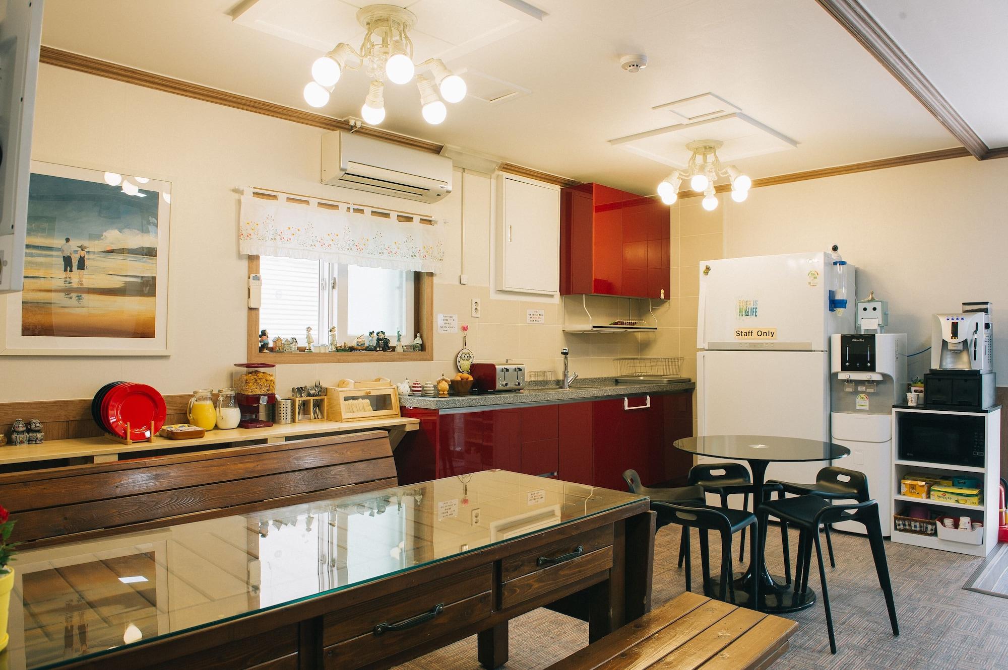 Restaurant We Guest House - Hostel