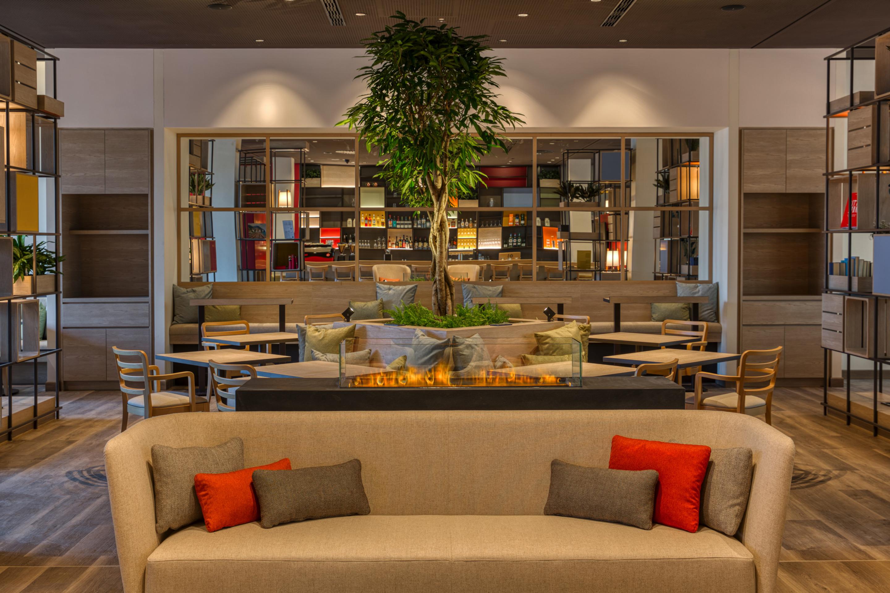 Bar/Salón IntercityHotel Lübeck