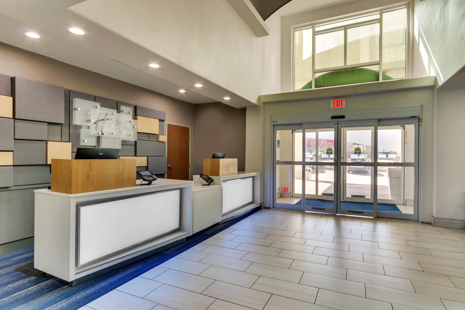 Vista Lobby Holiday Inn Express and Suites Lake Worth Nw Loop