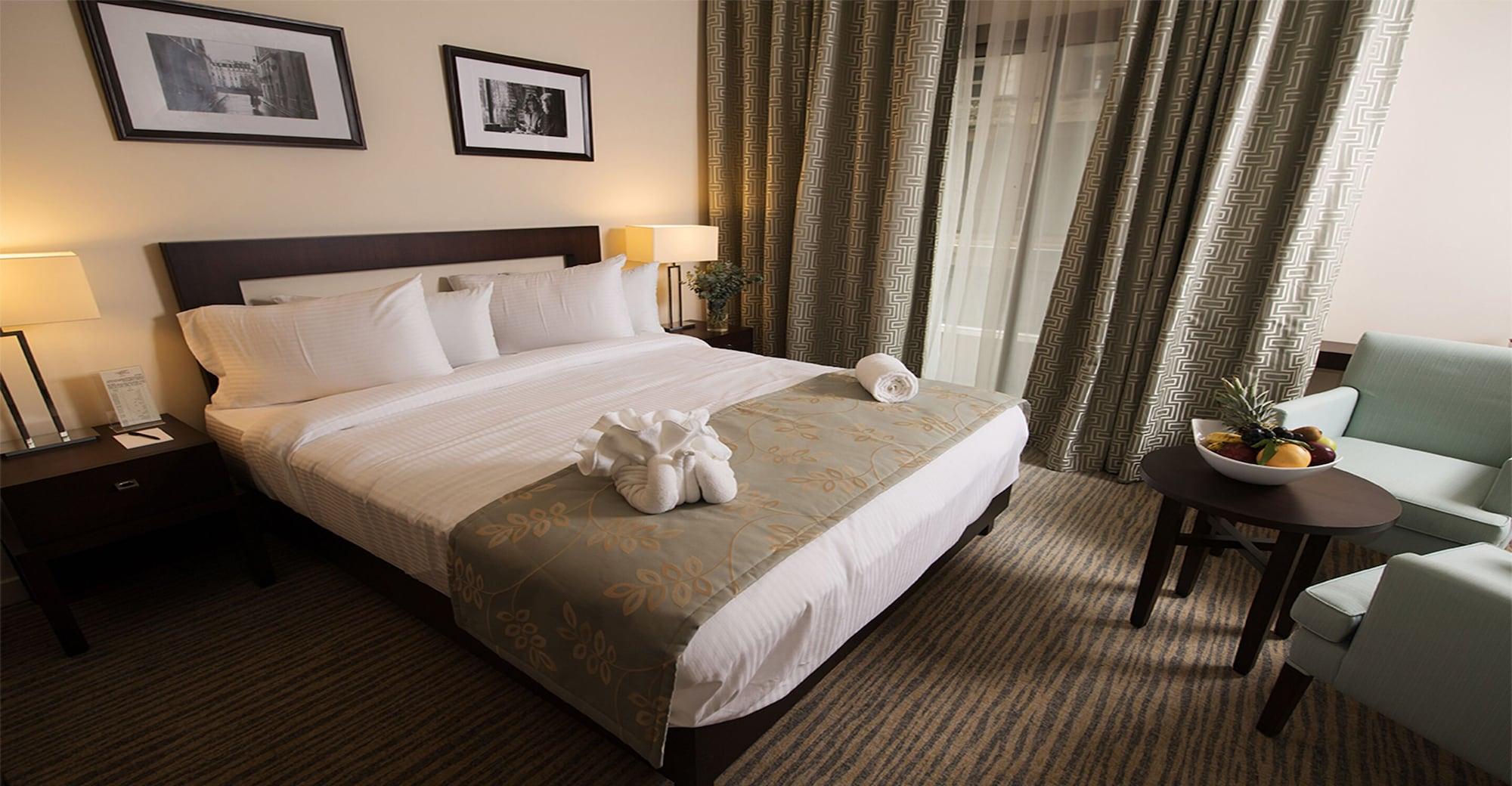 Set de Habitación The Parisian Hotel Lebanon