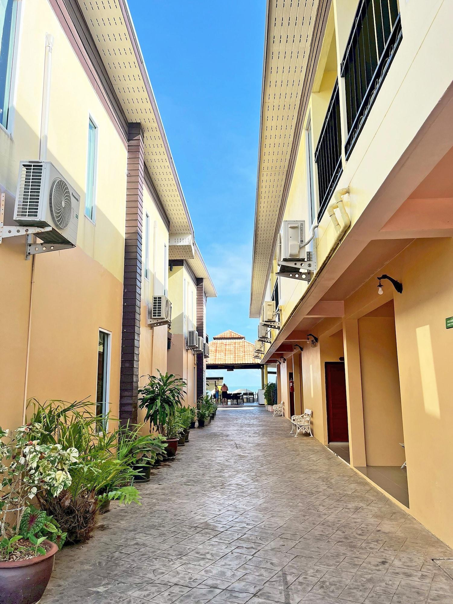 Vista Exterior Anyavee Chom By The Sea