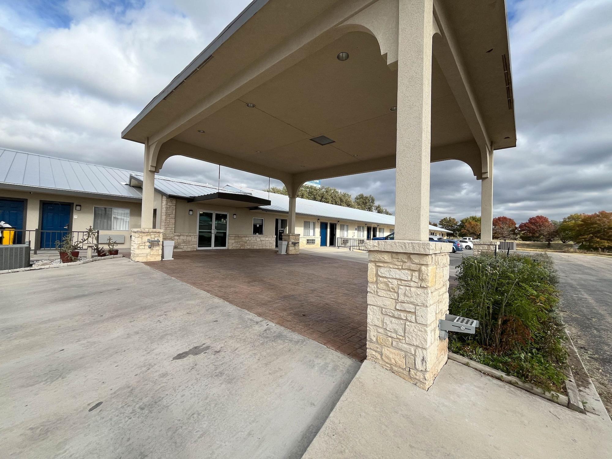Varios Motel 6 Junction, Texas - Llano River