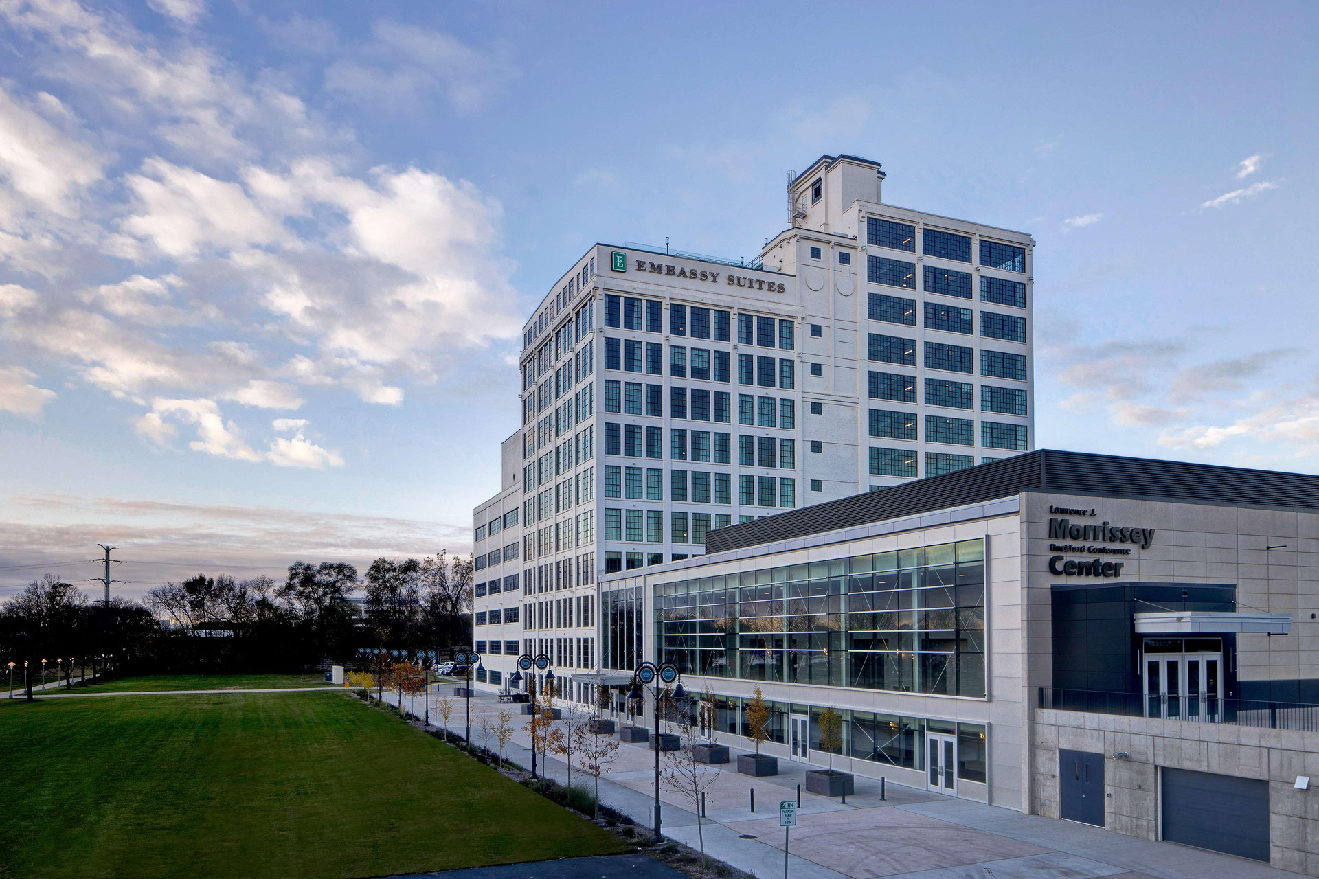 Vista Exterior Embassy Suites by Hilton Rockford Riverfront